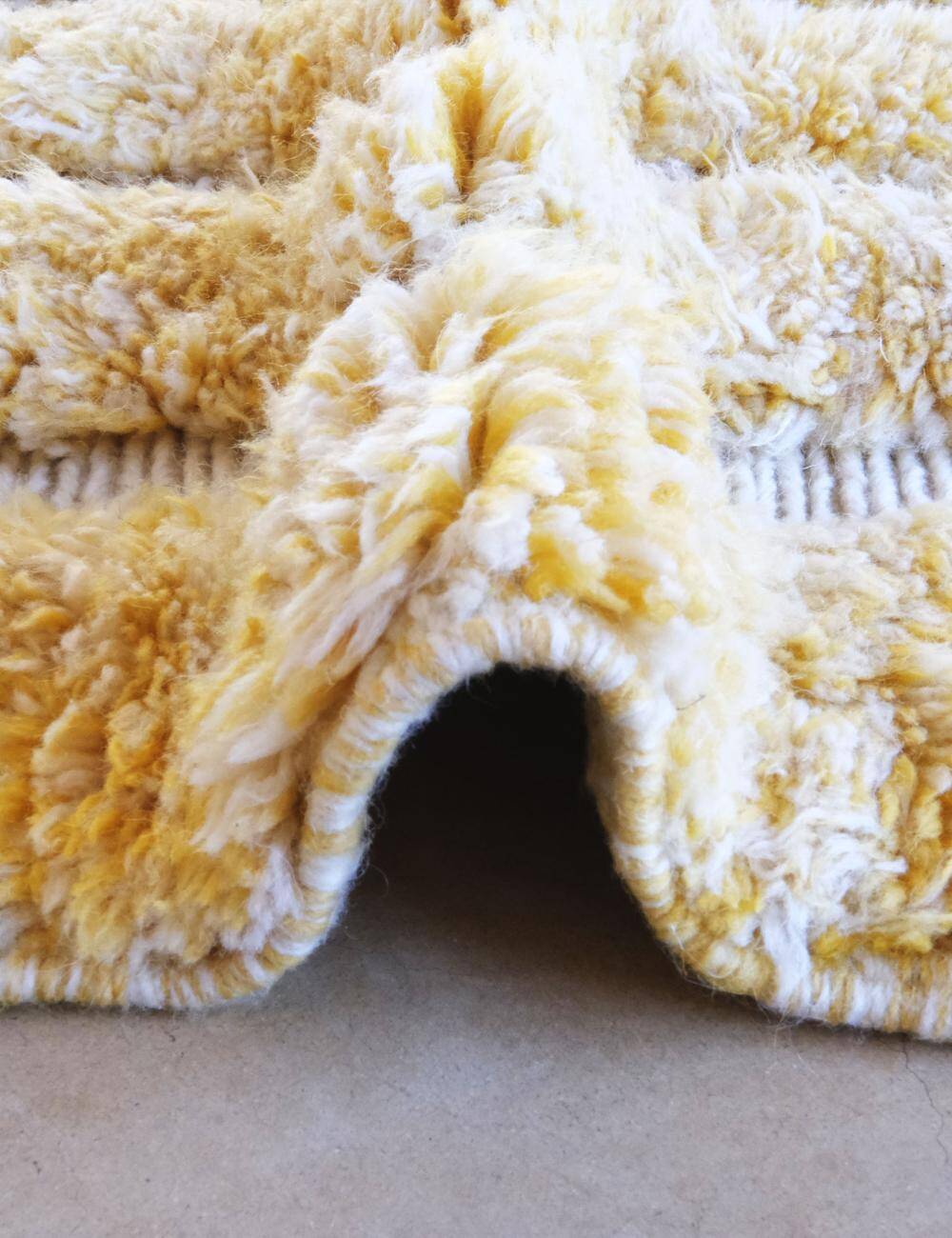 Luxurious Beni Mrirt Rug - 249 x 157 cm