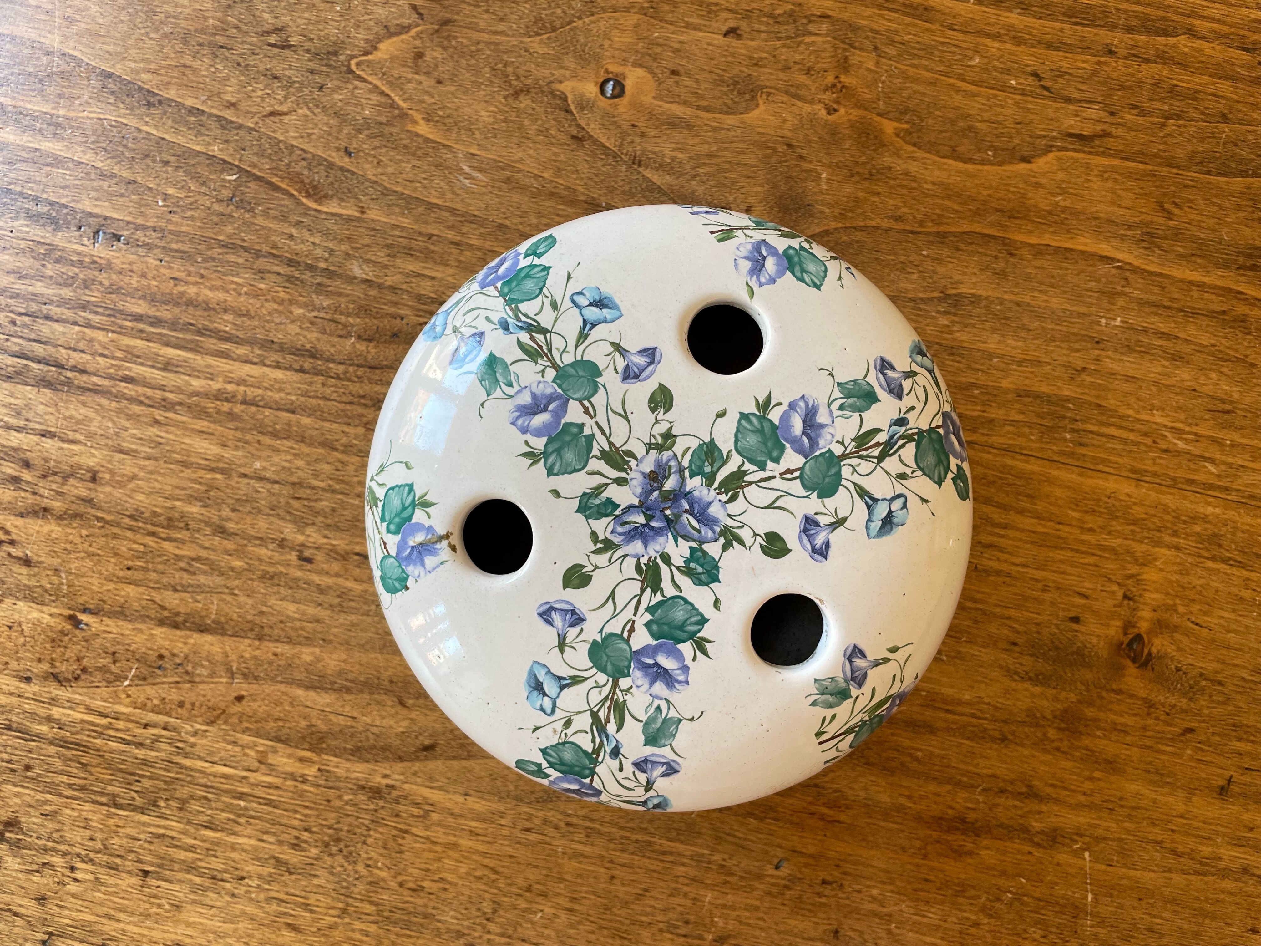 Ceramic flower pique