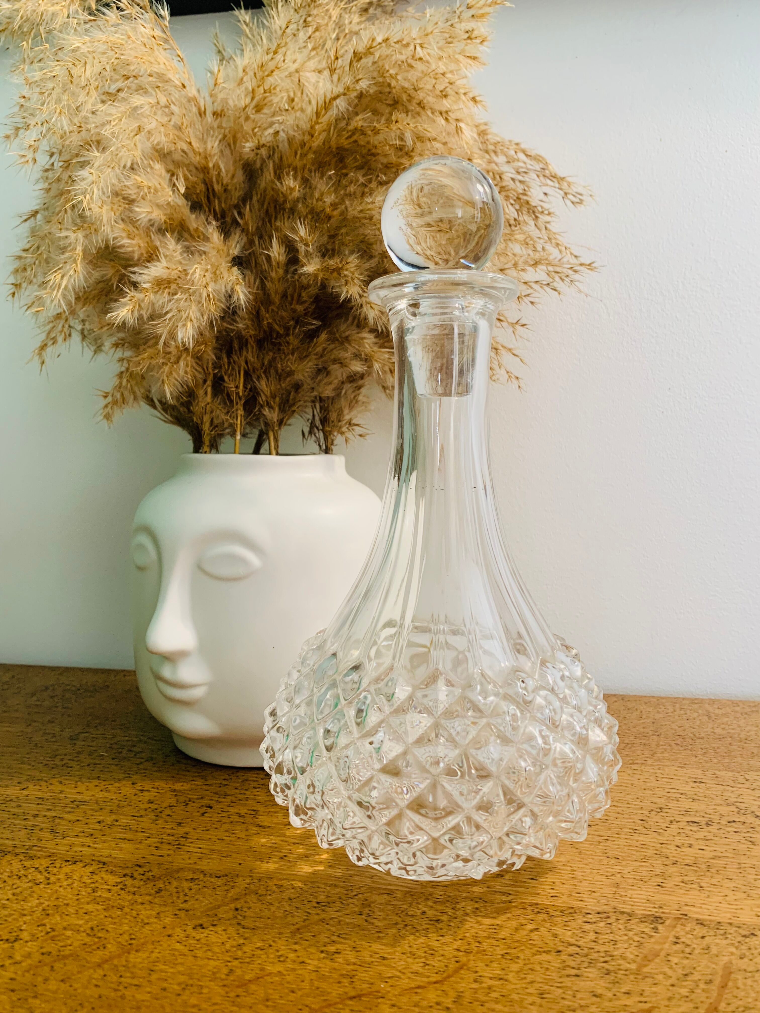 Glass decanter and stopper thereof