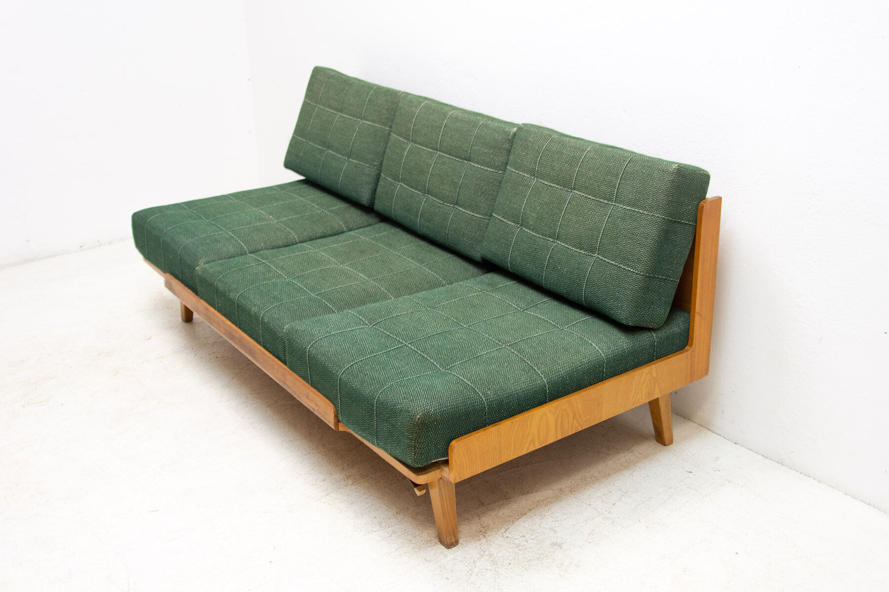 Canapé-lit pliant du milieu du siècle par Drevotvar, années 1970, Tchécoslovaquie
