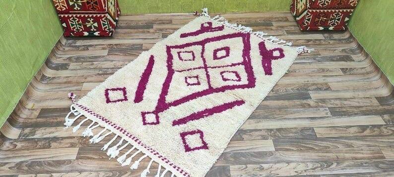 Traditional Moroccan rug made of pure Atlas wool.