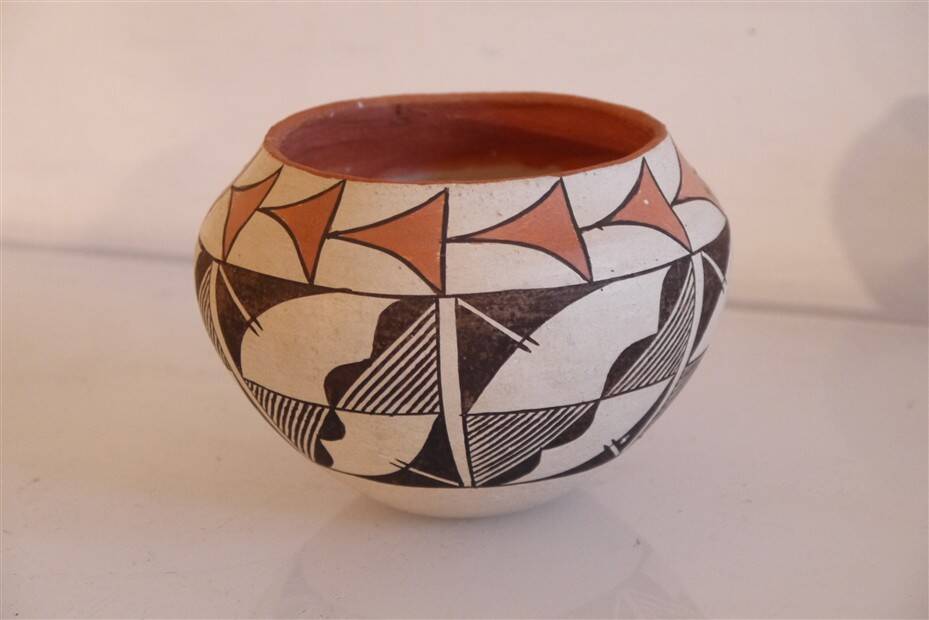 Acoma pottery vase Native American 1930