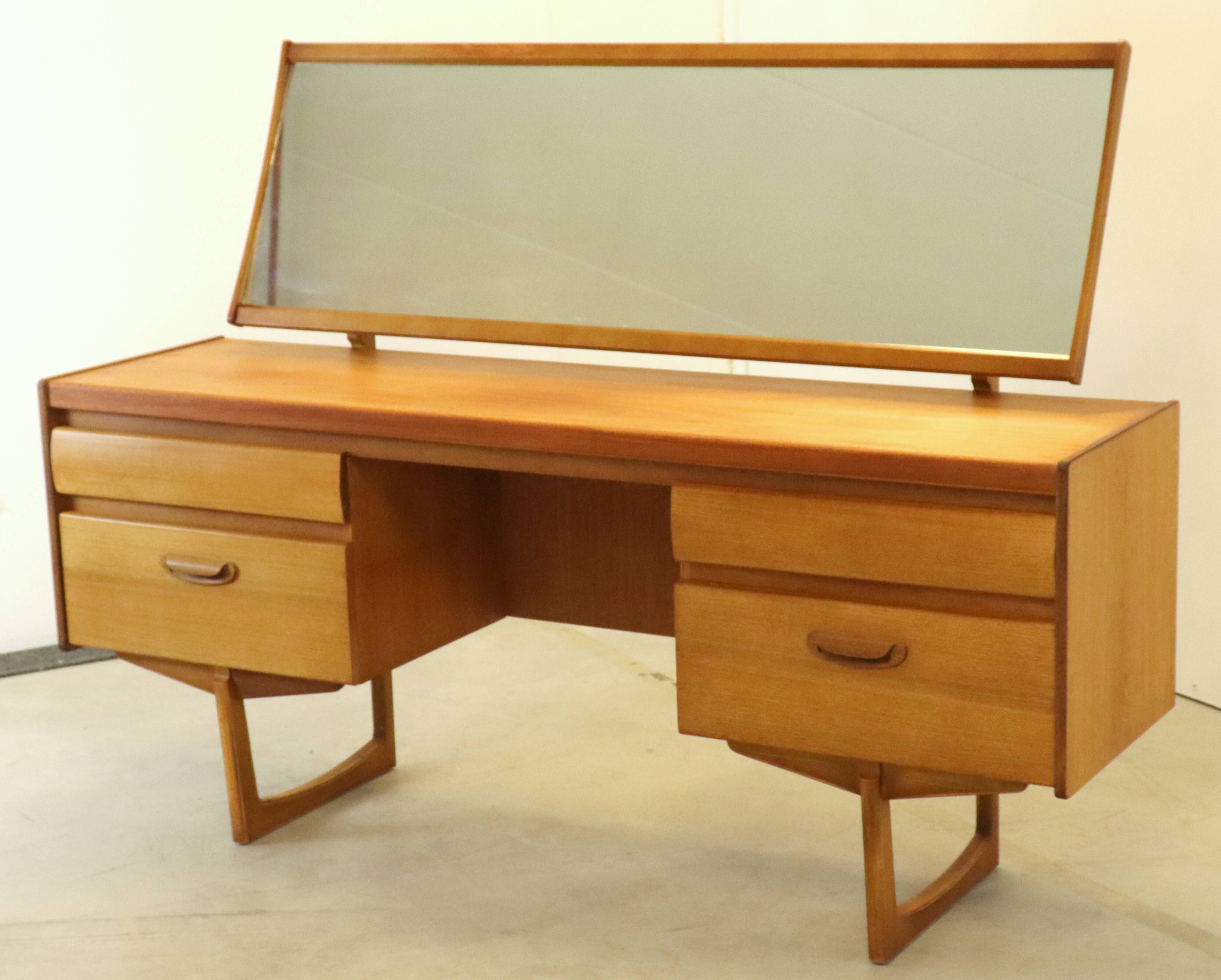 Dressing table William Lawrence of Nothingham 'London' vintage mid century