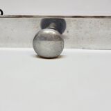 Porte manteau rétro vintage 4 patères en aluminium sur structure en bois