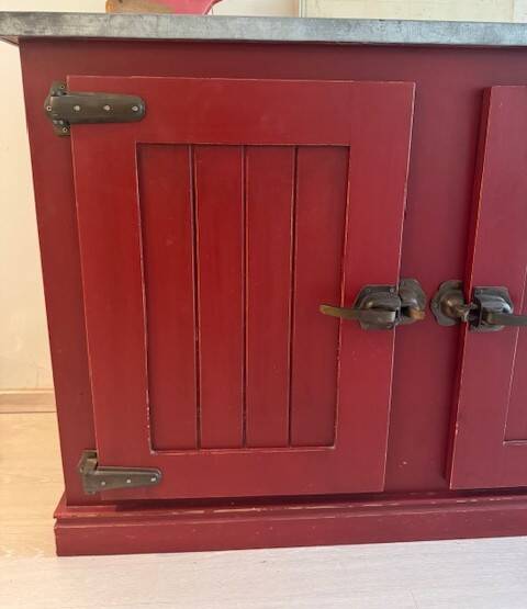 Low red "Guérande" buffet, zinc top, butcher's fridge-style doors