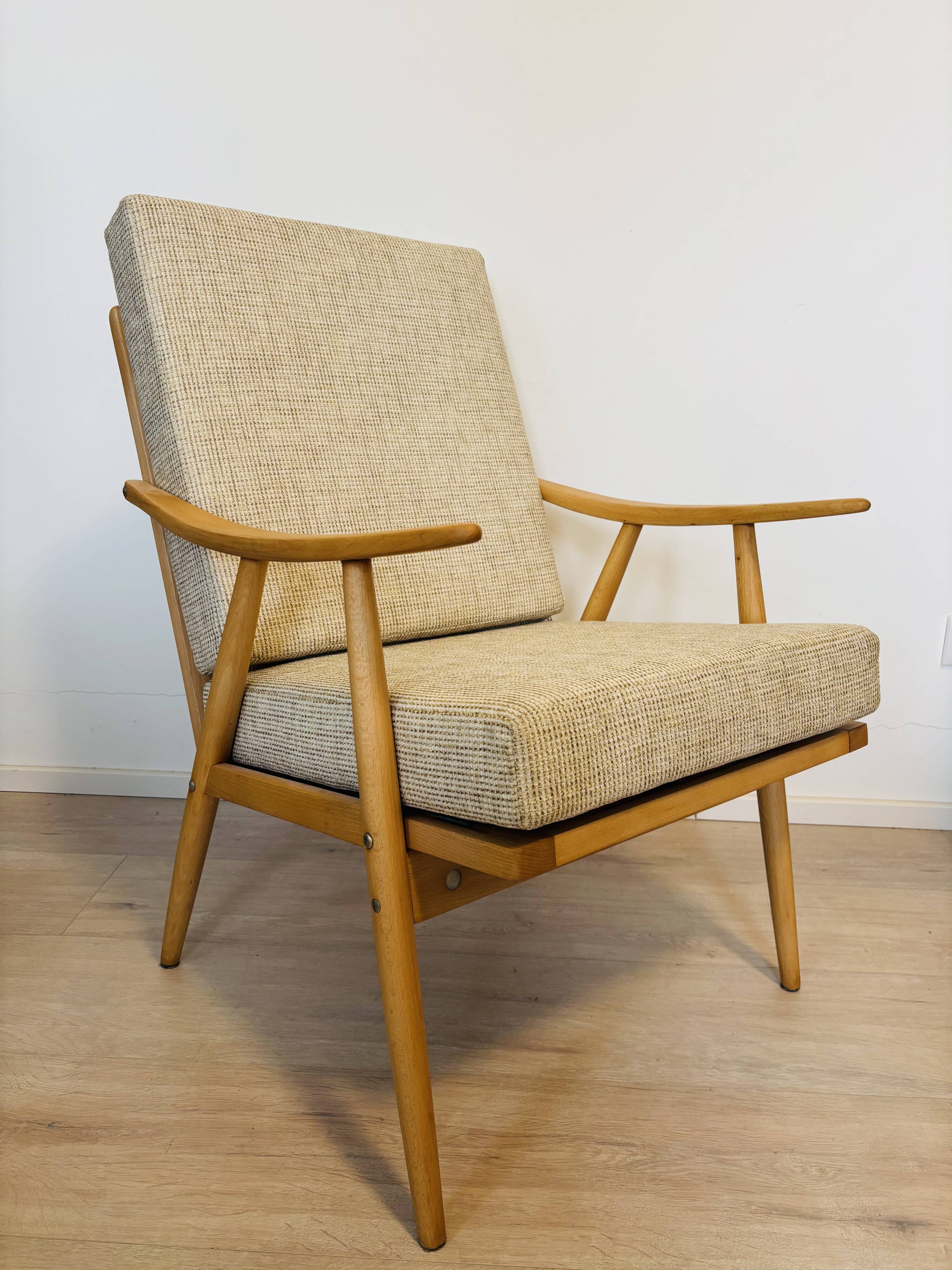 Fauteuil vintage Laouge par Jaroslav Šmidek pour TON, Tchécoslovaquie années 1970.
