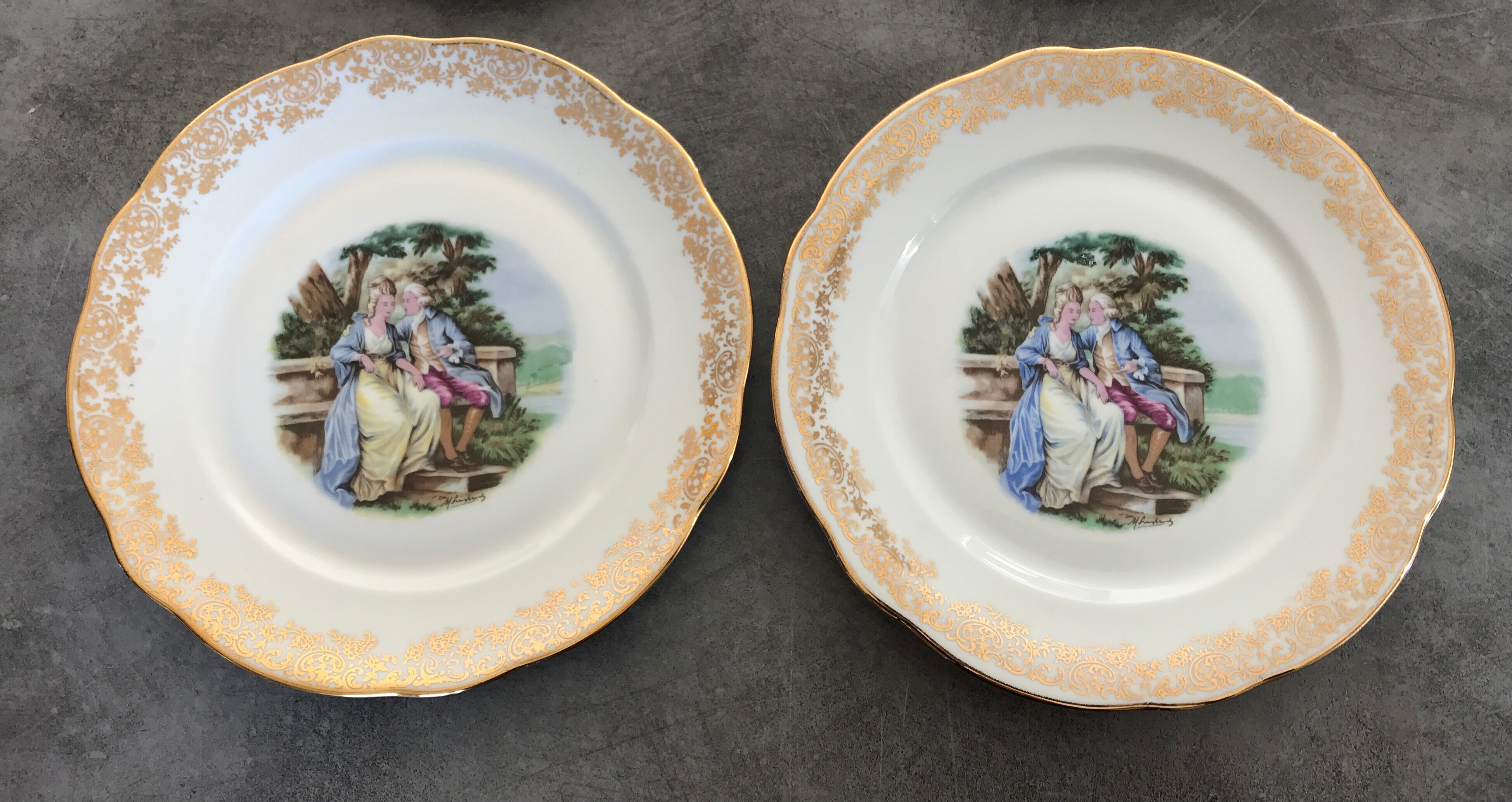 Lot of 8 plates plates pasta and enamels of limoges, decoration of gallant scenes 24.5 cm