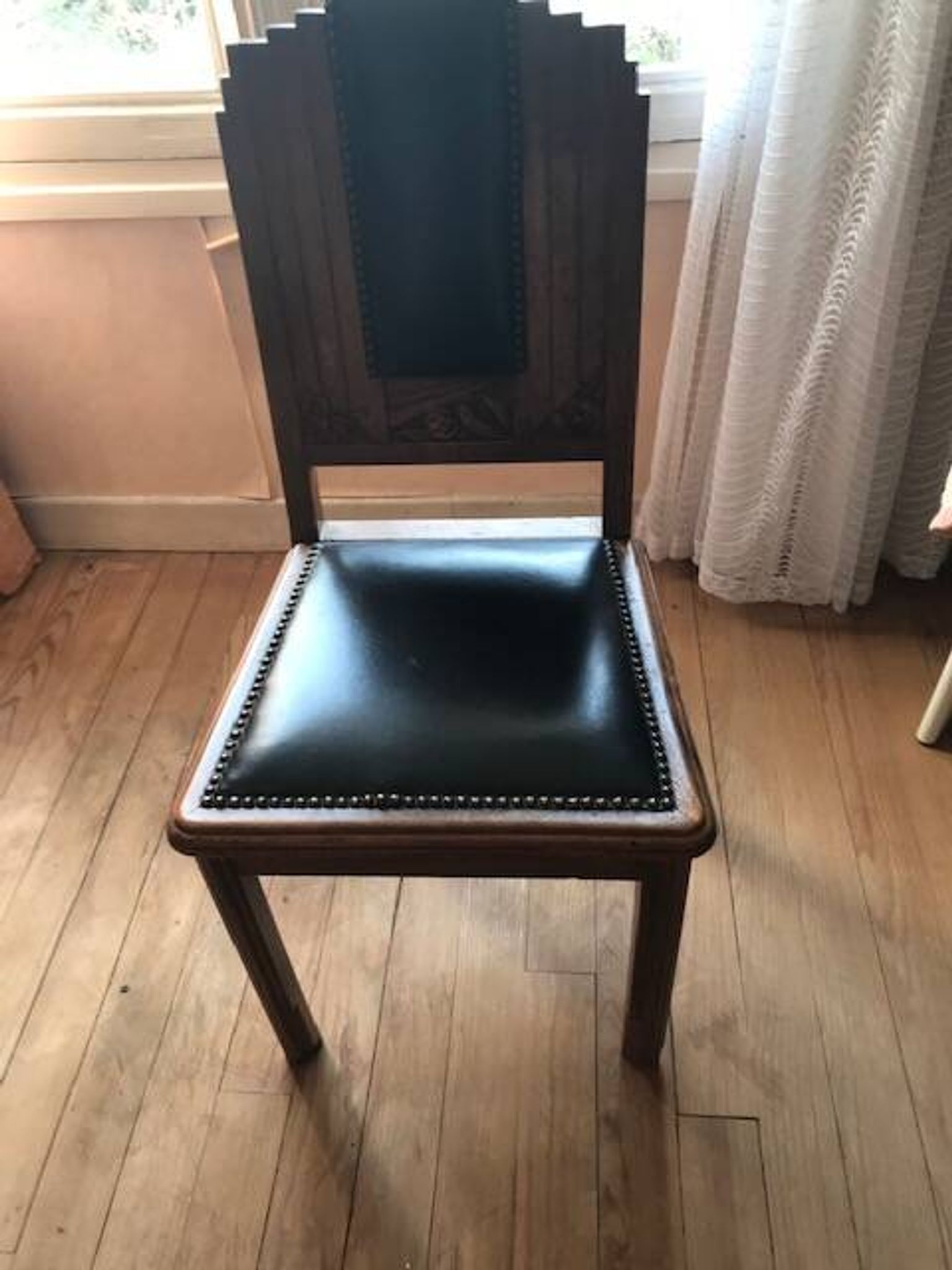 Lot de 5 chaises Art deco + une avec pied cassé