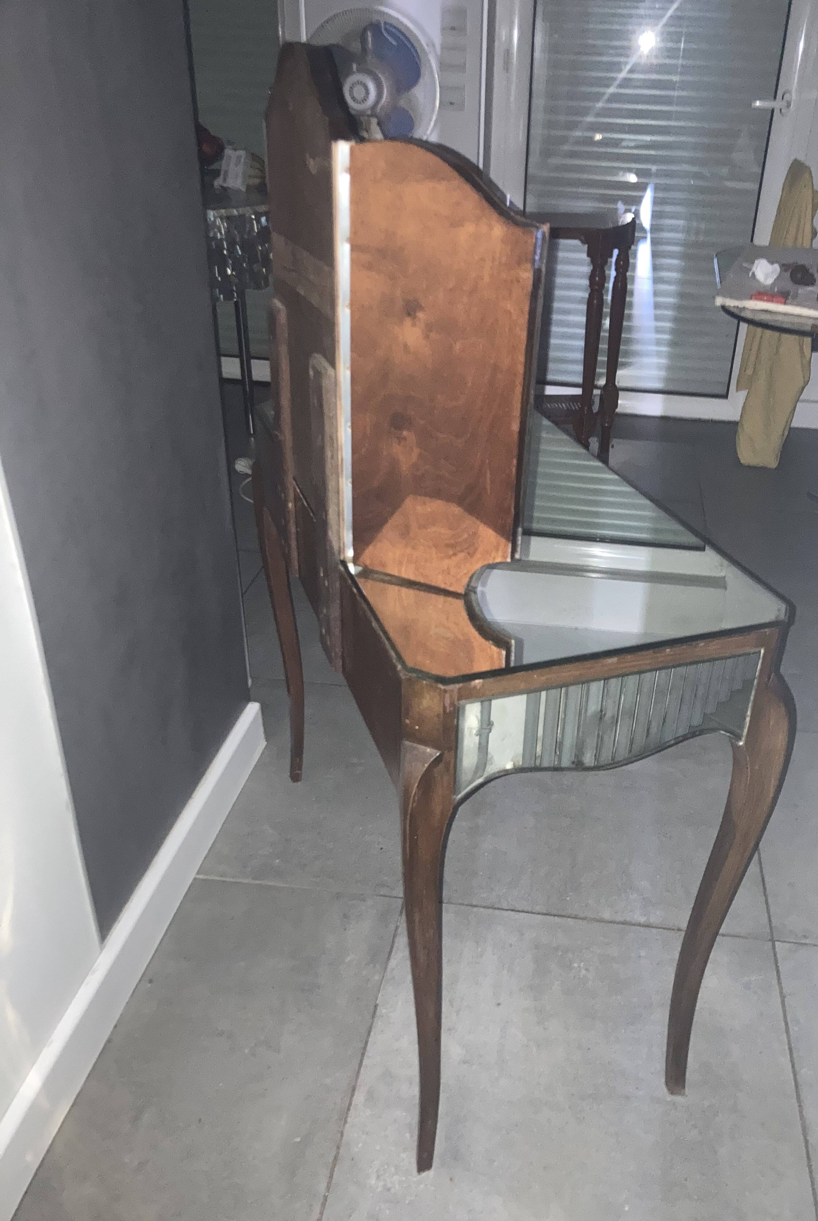 small "Art DECO" dressing table in excellent condition