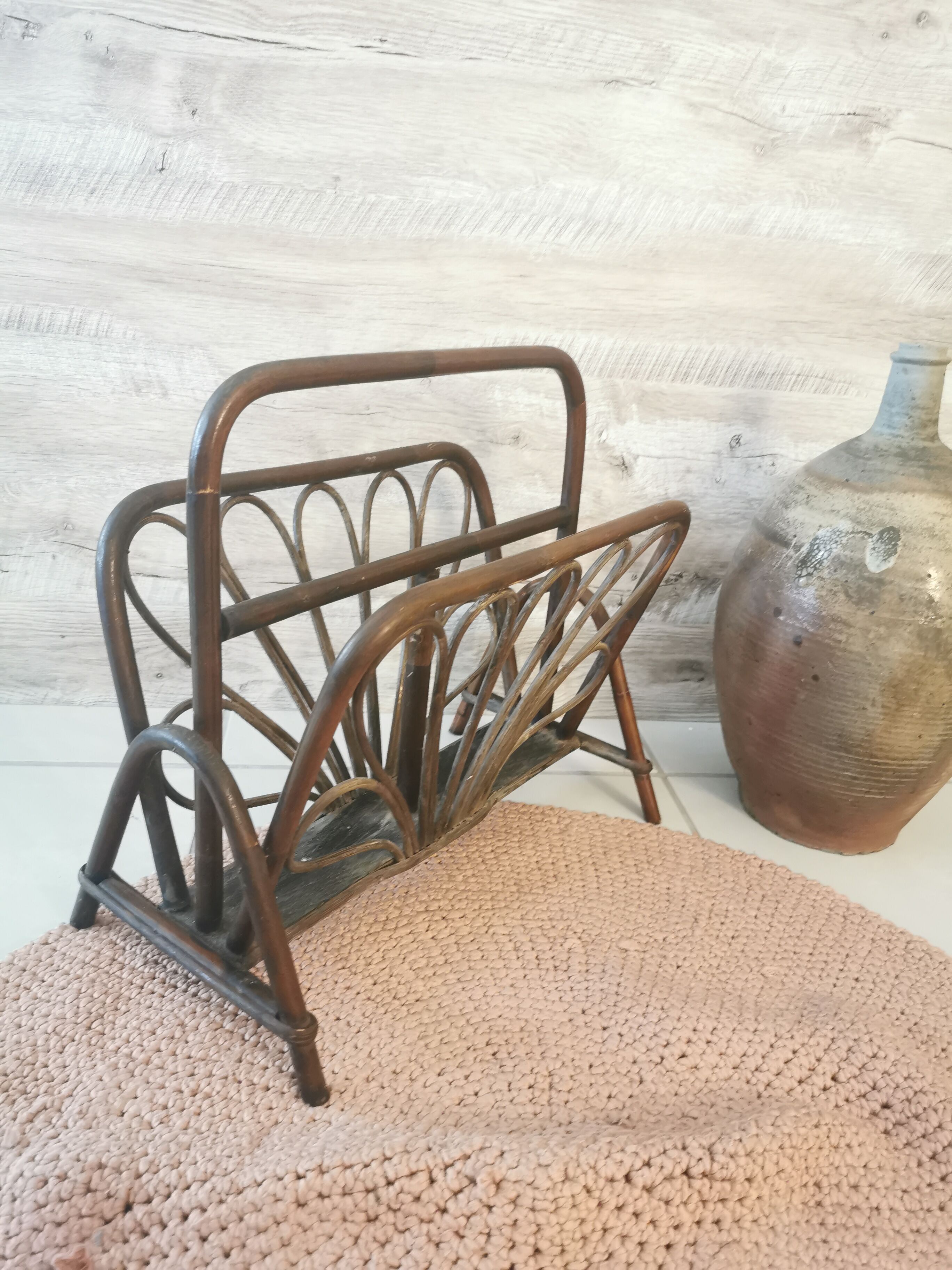 Vintage rattan magazine door