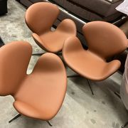 Fritz Hansen Swan chair by Arne Jacobsen in Cognac leather, NEW condition!!