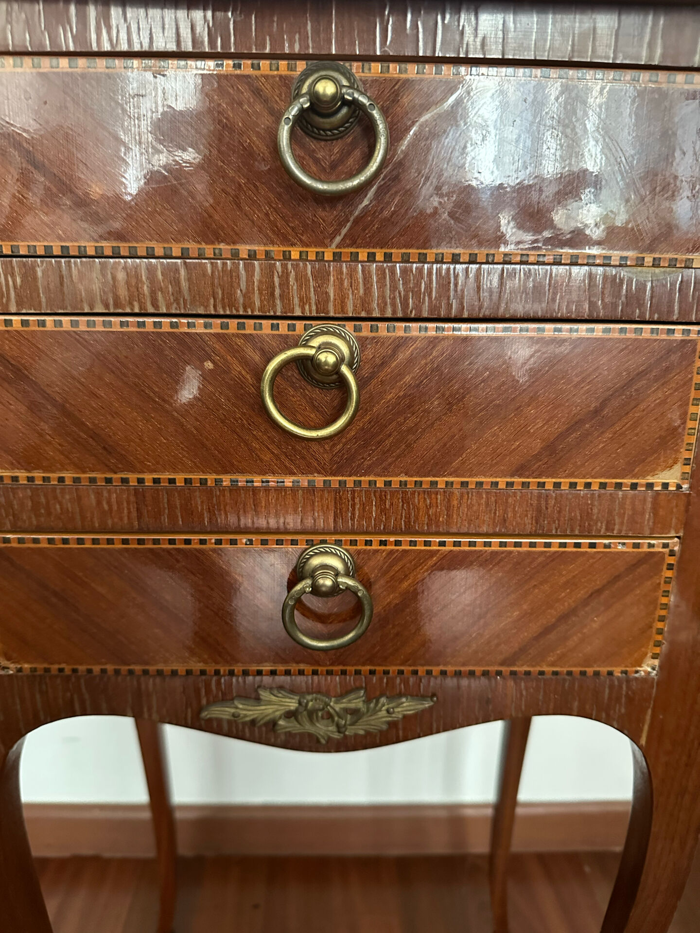 Small bedside table in marquetry in the Louis XV style.