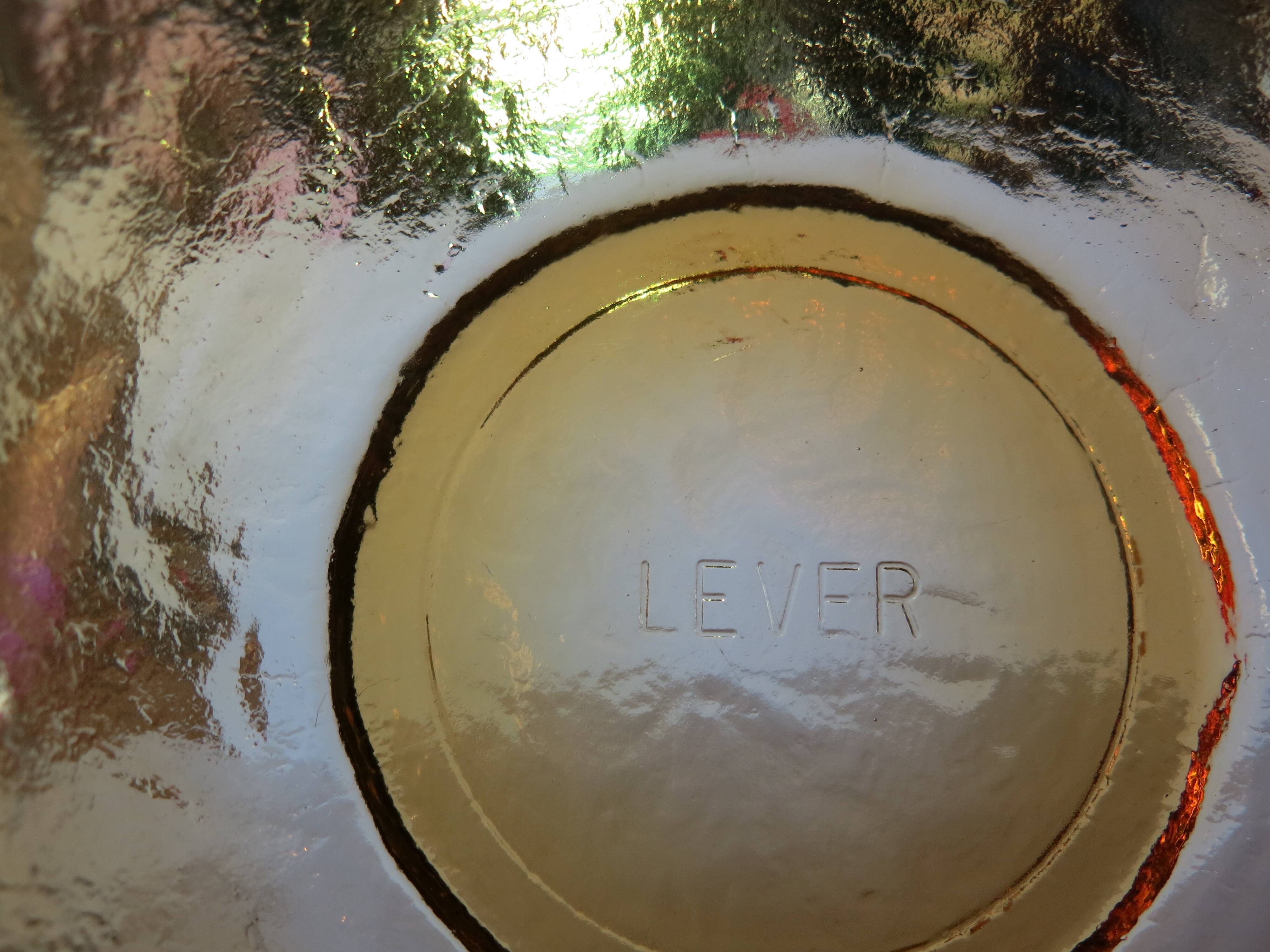 6 bols en verre opaque jaune de chez Lever en très bon état.