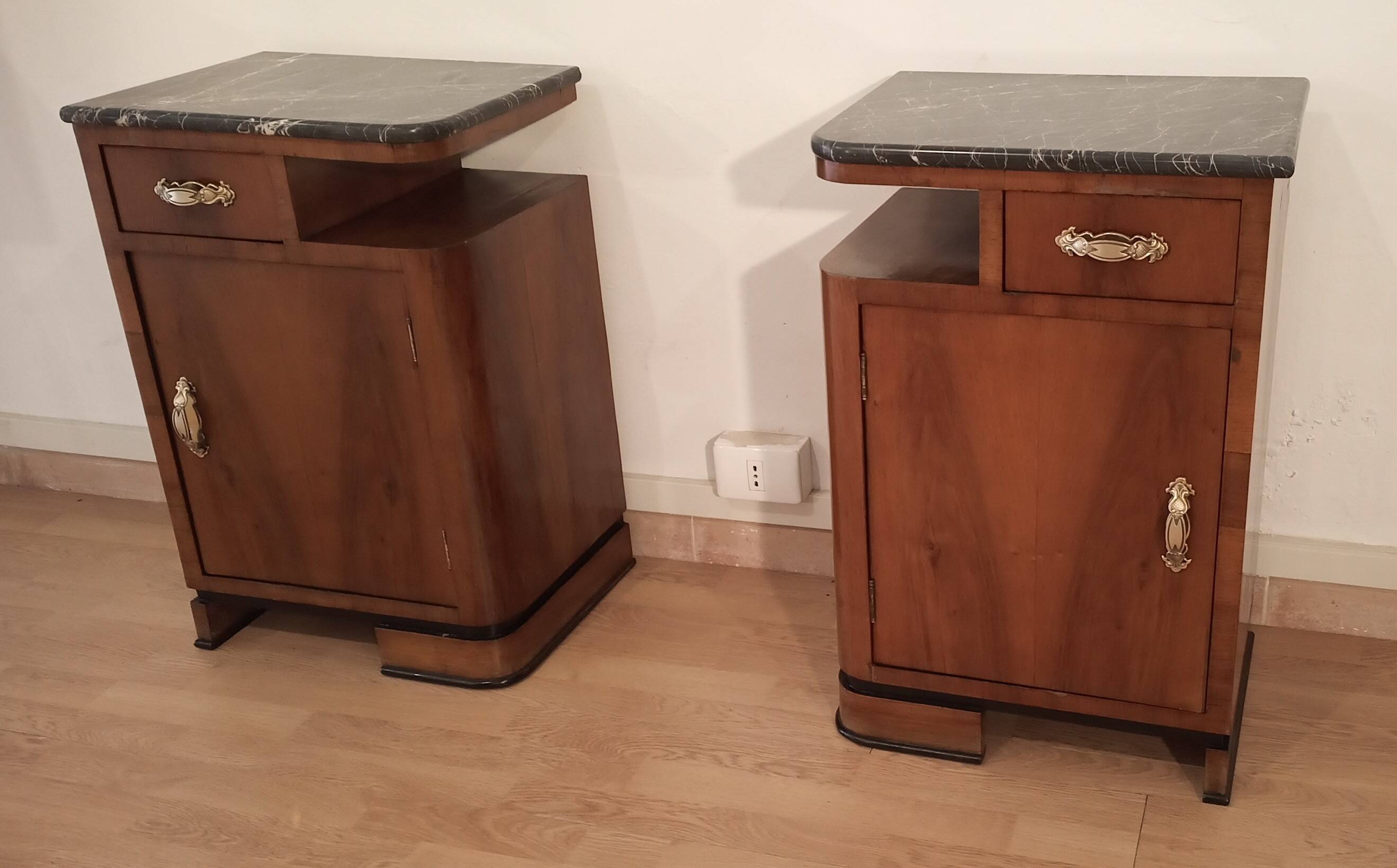 Art Deco Italian Bedside Tables in Walnut, Set of 2