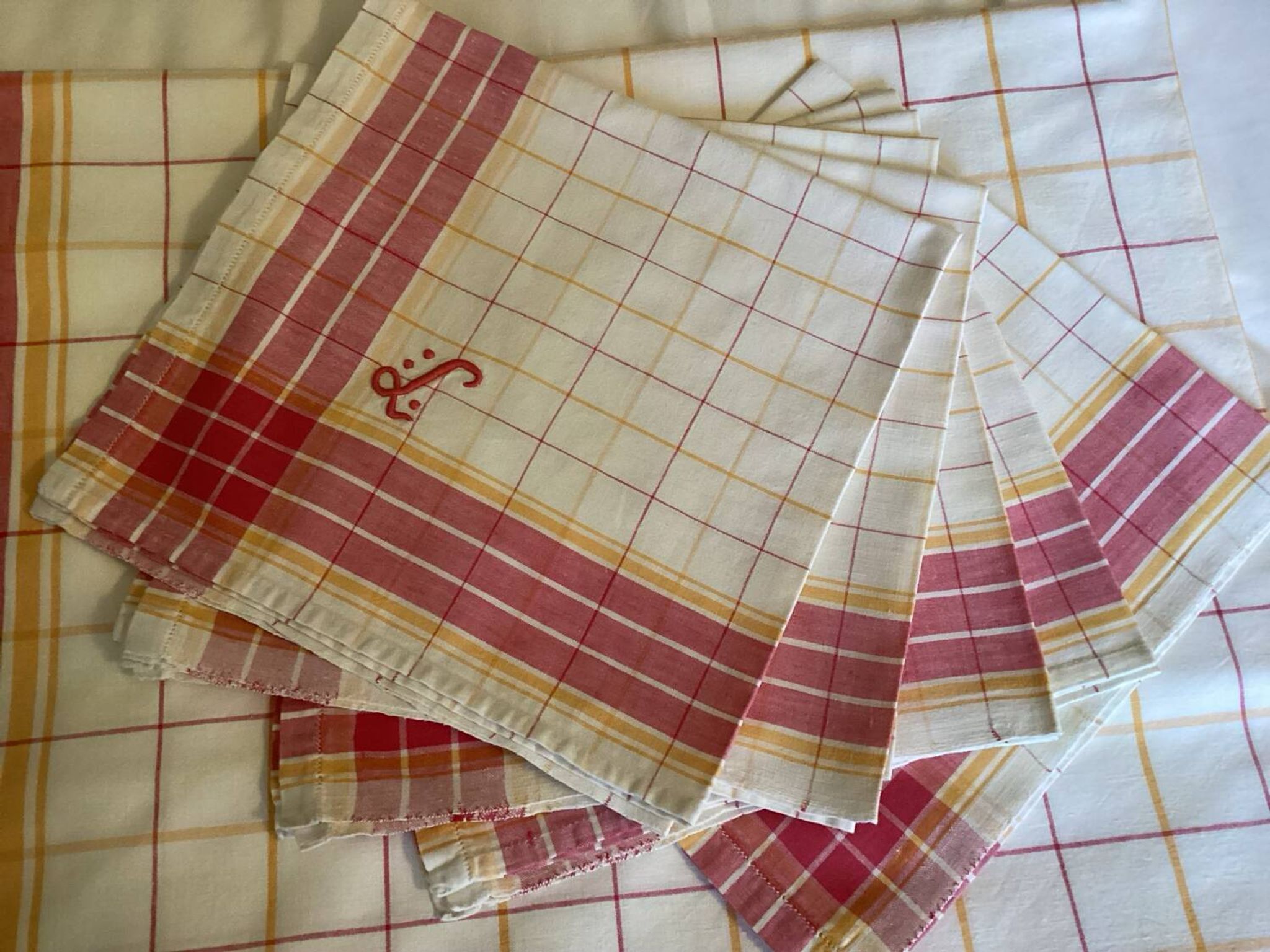 Tablecloth and 6 napkins - vintage