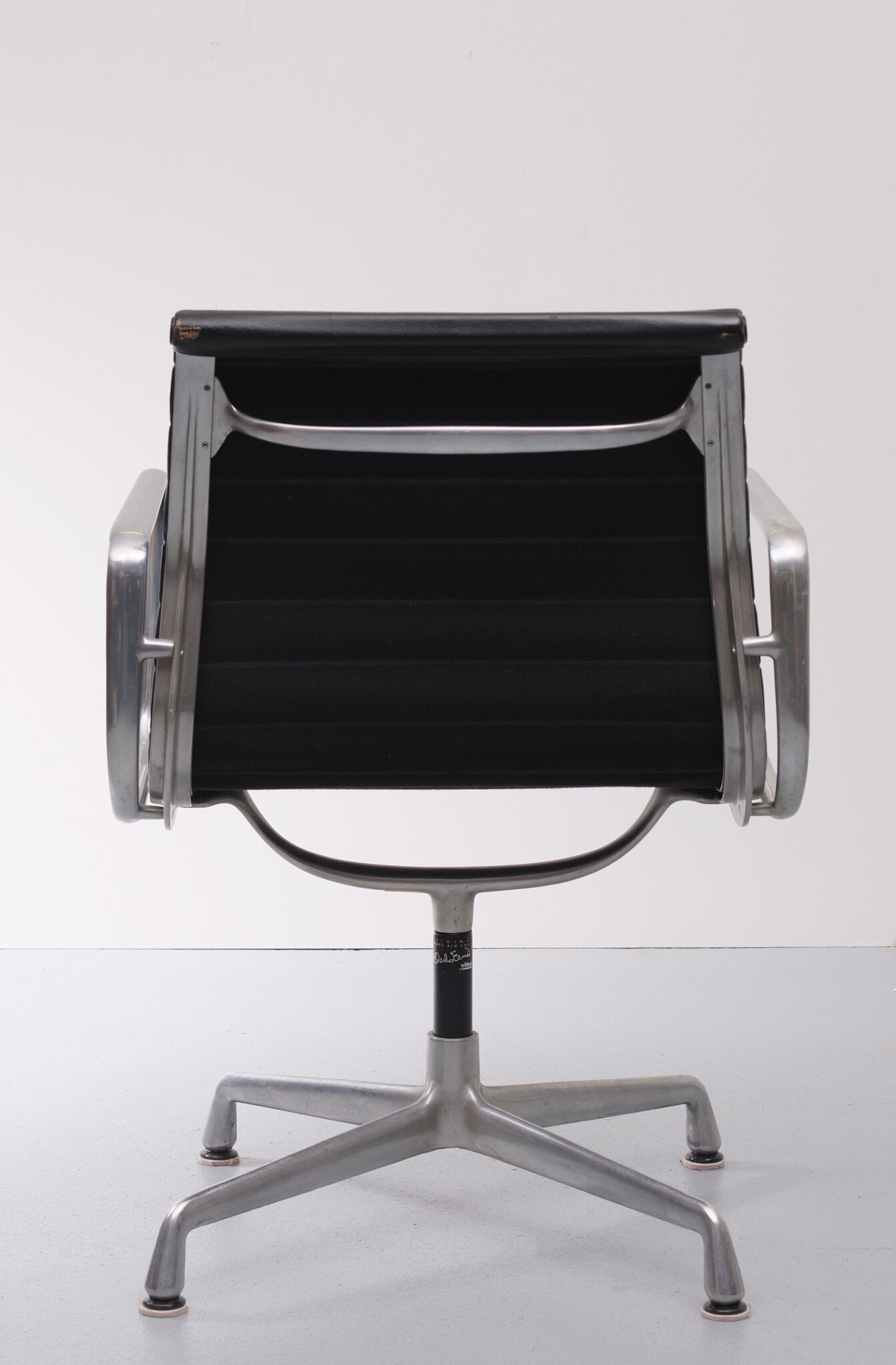 Leather Arm Chair Charles and Ray Eames Model EA108