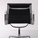 Leather Arm Chair Charles and Ray Eames Model EA108