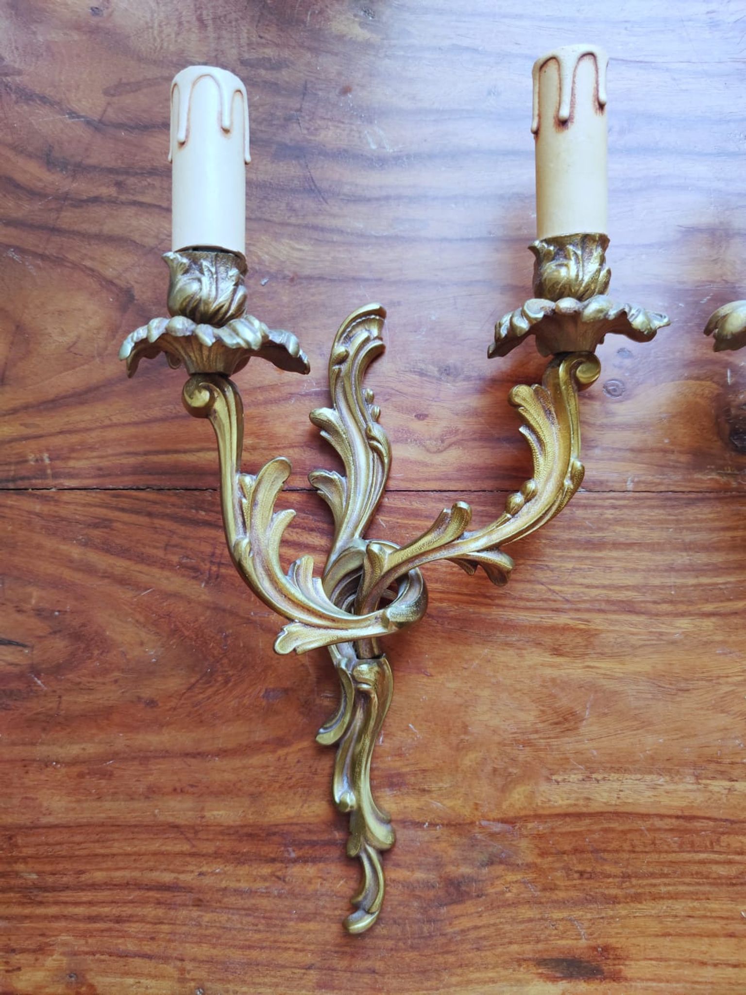 Paire d'appliques en bronze doré de style Louis XVI