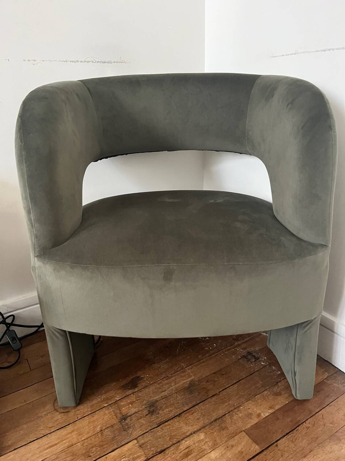 Green velvet tripod armchair