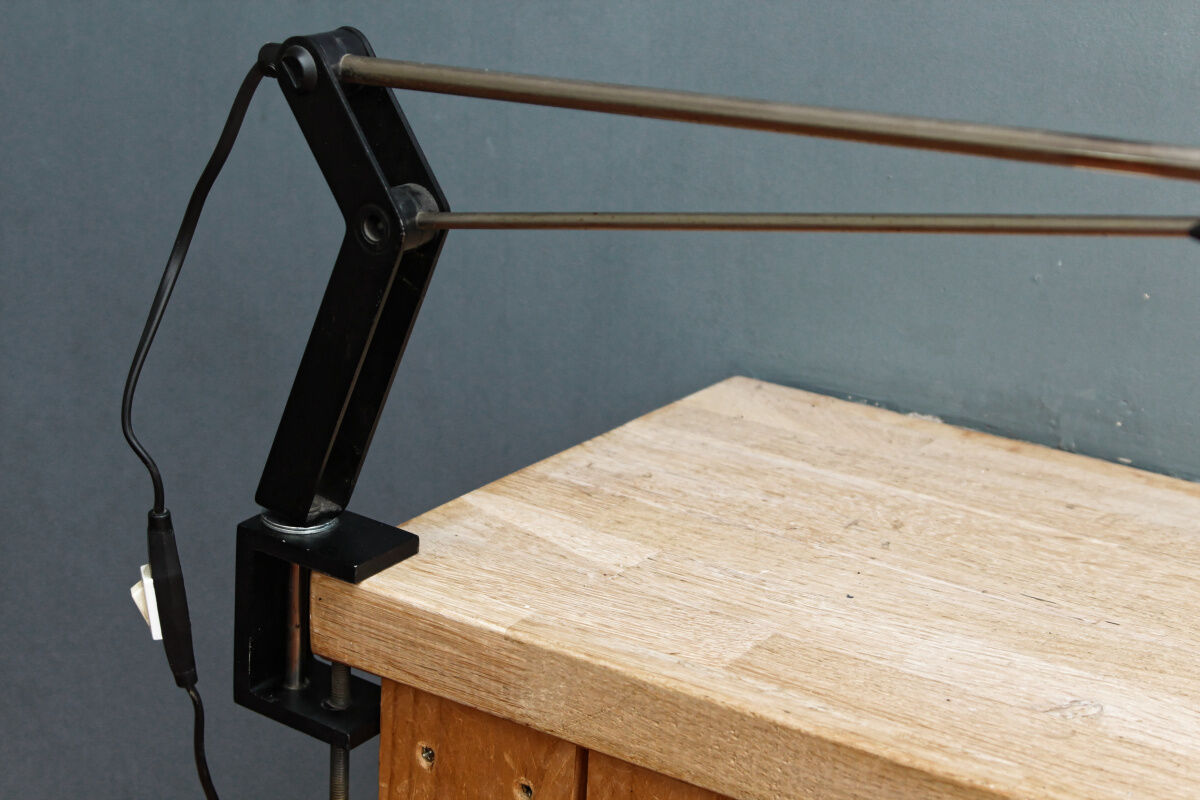 Articulated architect's lamp