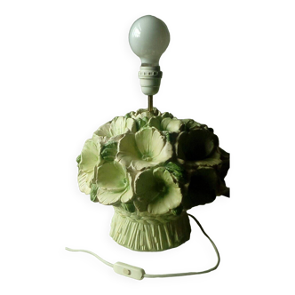 Living room lamp to table in ceramic bouquet of flowers