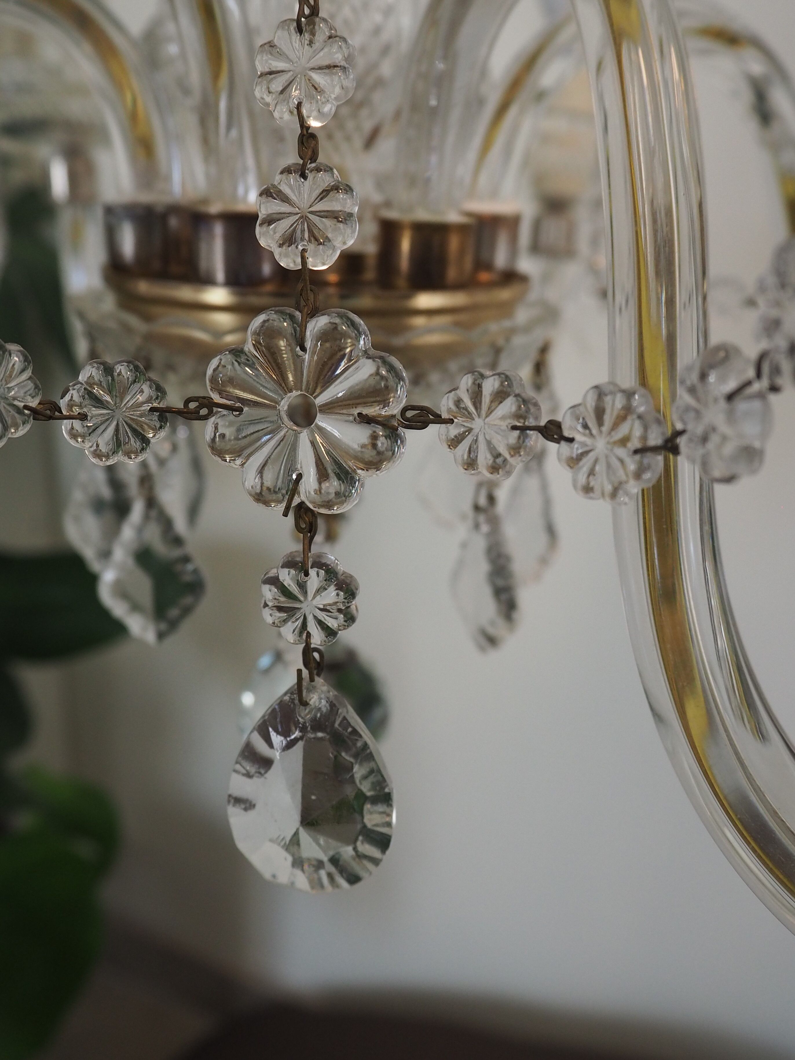 6-light chandelier with tassels