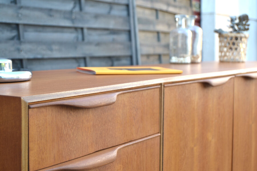 Enfilade par McIntosh en teck clair * 201,5 cm
