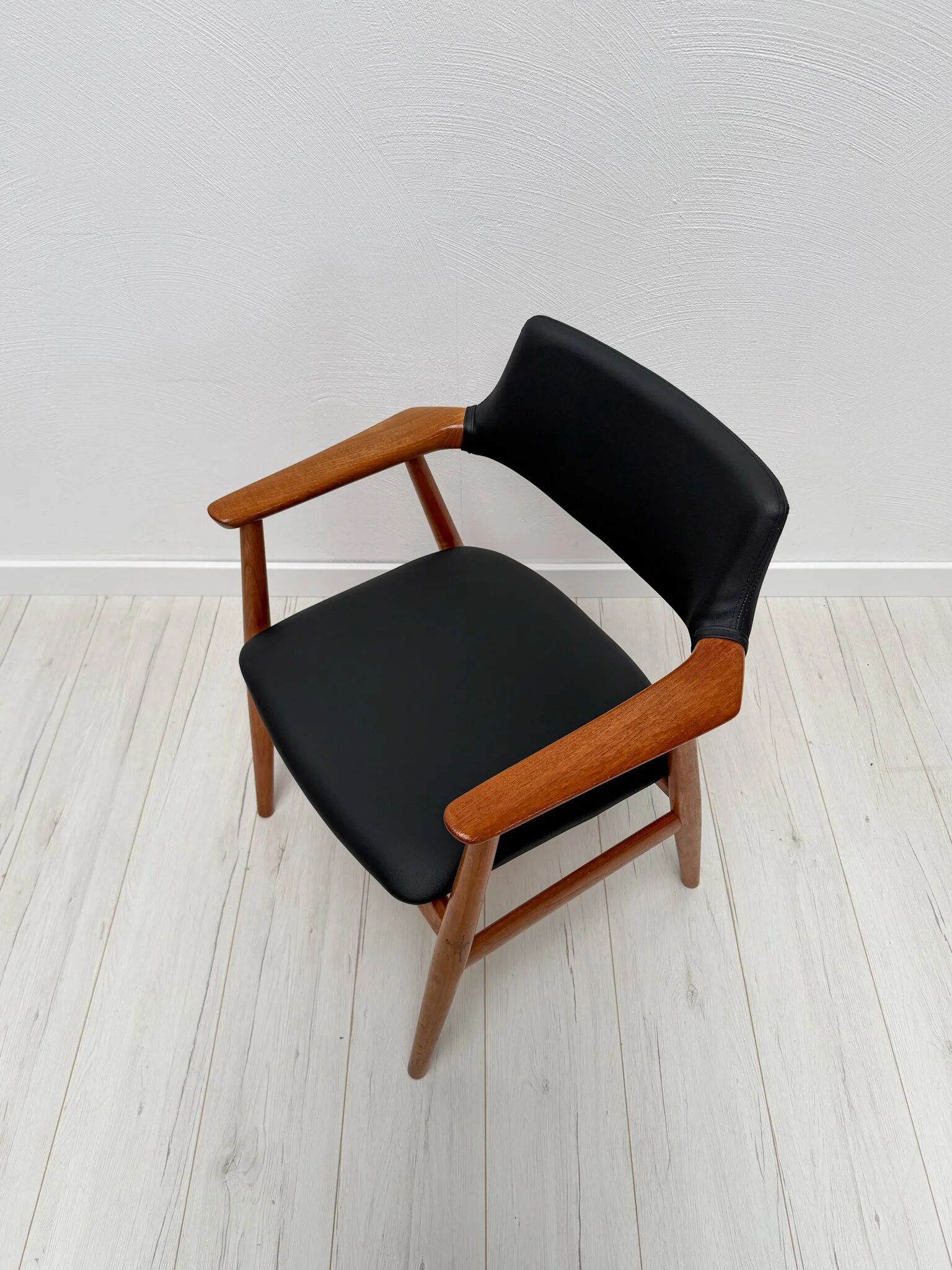 1960s Danish mid-century teak armchair ‘GM11’ by Svend Åge Eriksen for Glostrup Møbelfabrik