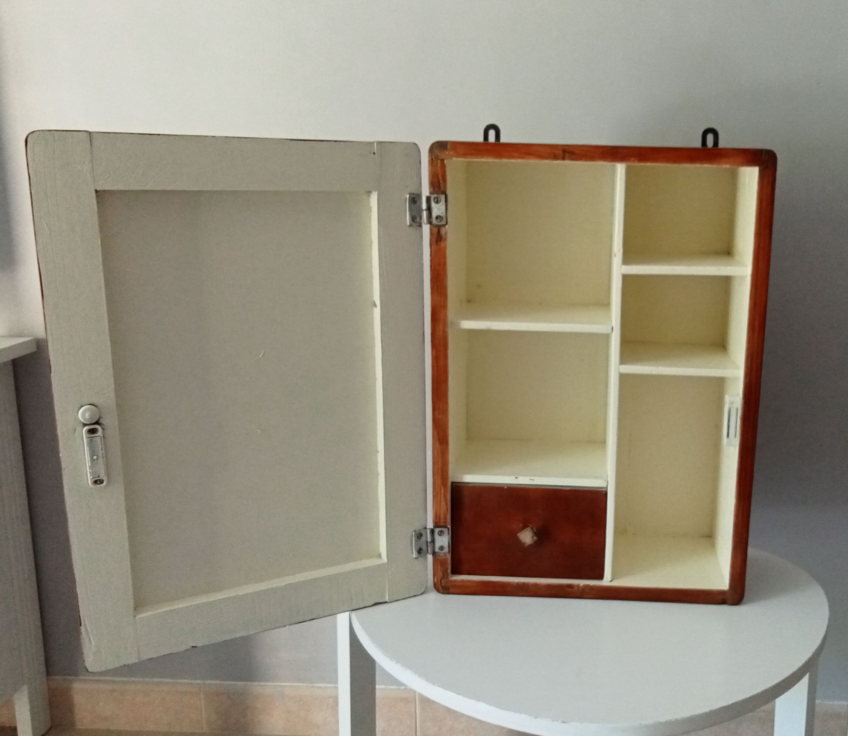 Medicine cabinet 50/60 years