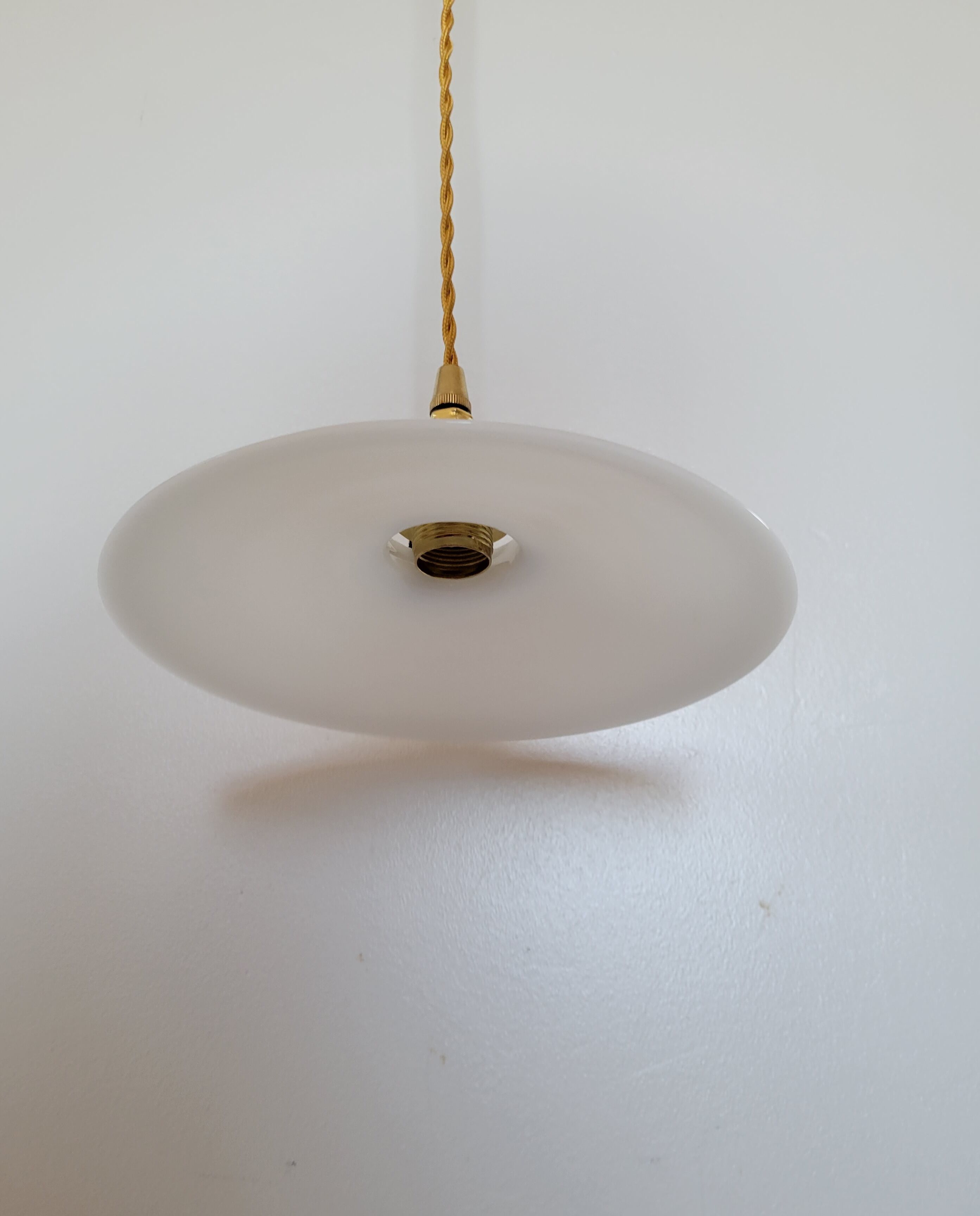 Smooth opaline suspension