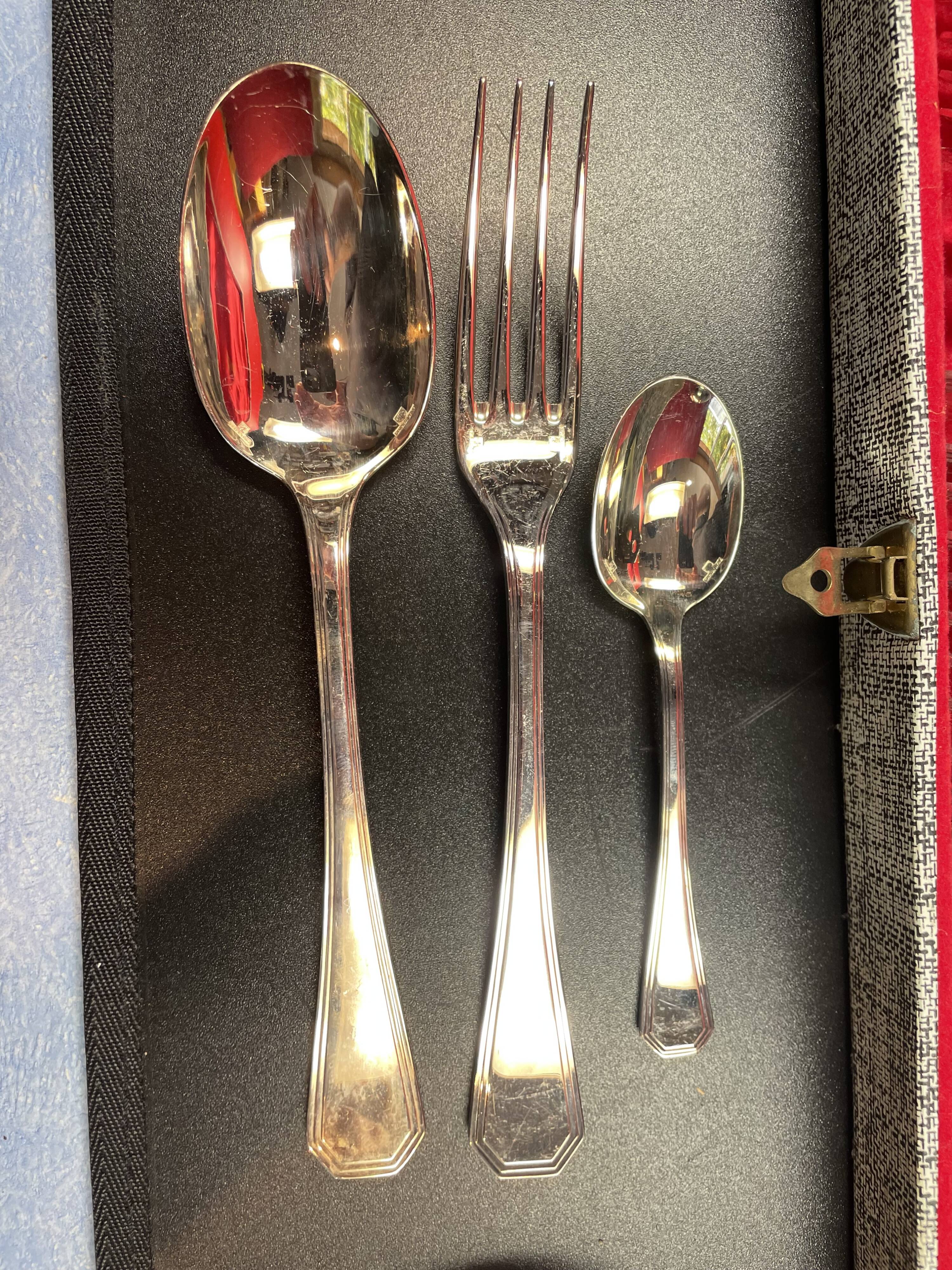 Christofle, América Model, Art Deco, 37-piece Silver-Plated Cutlery Set