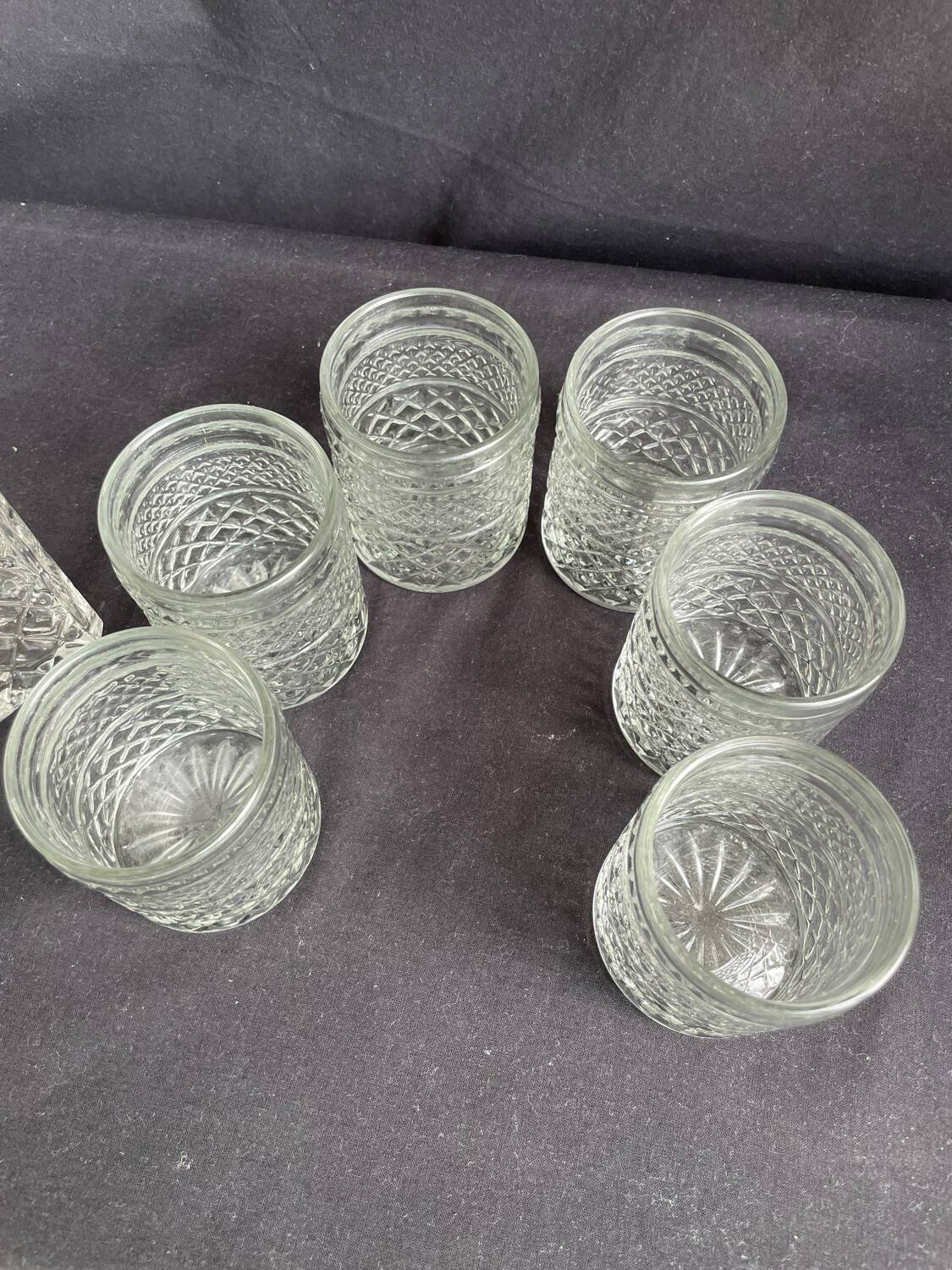 Chiseled glass whiskey service carafe and 6 Italian glasses