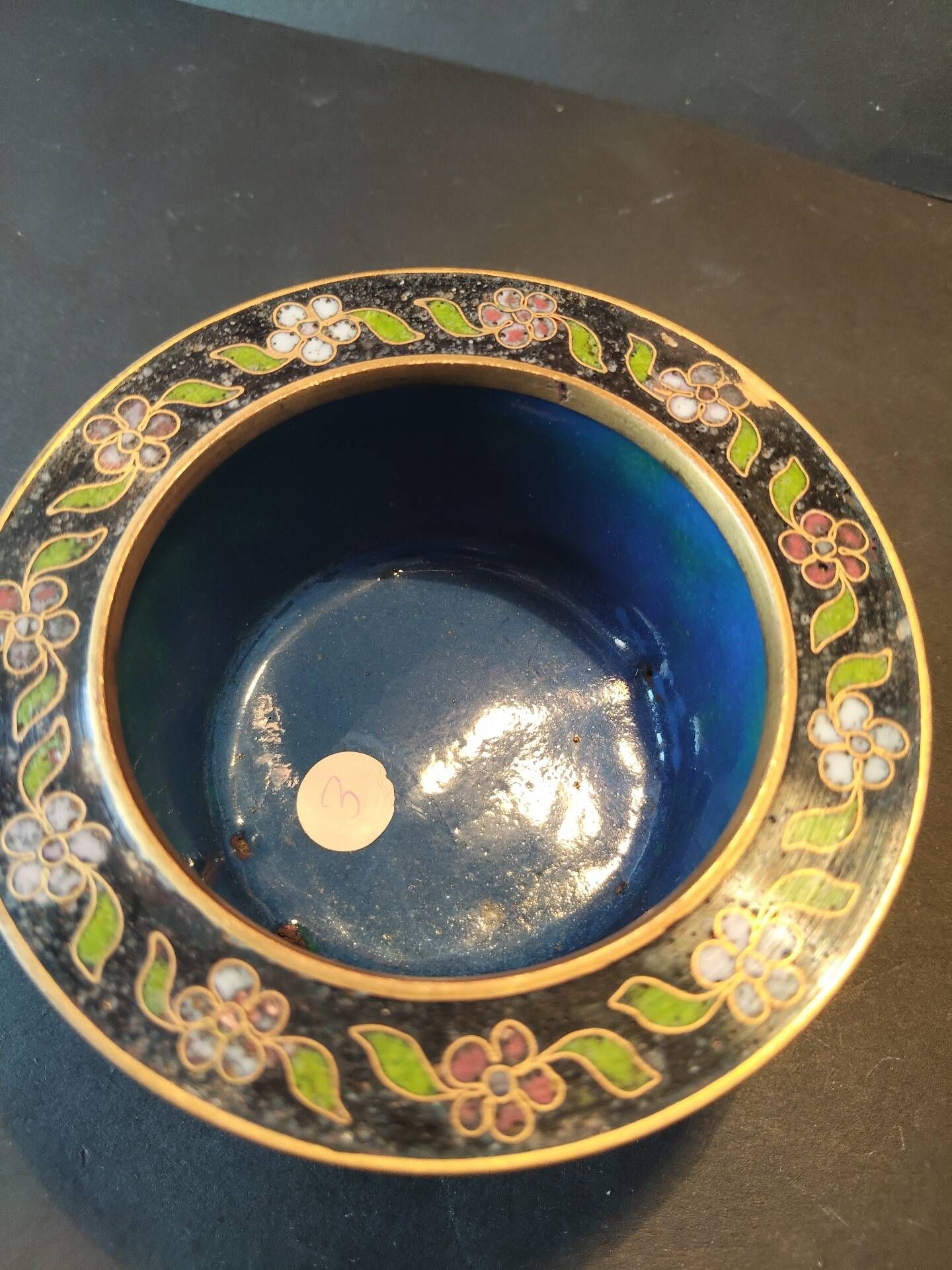 Vintage Chinese bowl in cloisonné enamel on four feet