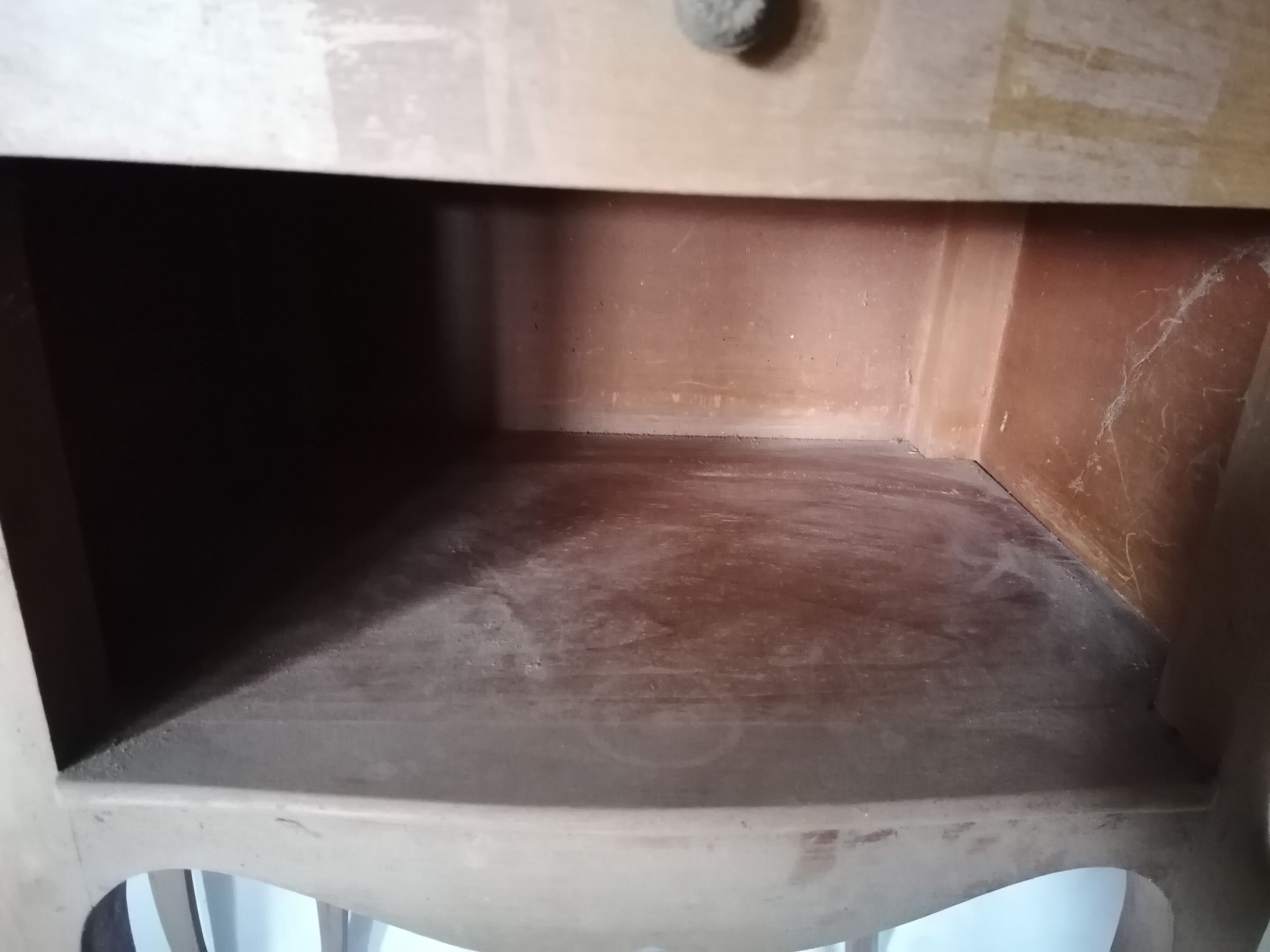 2 bedside tables