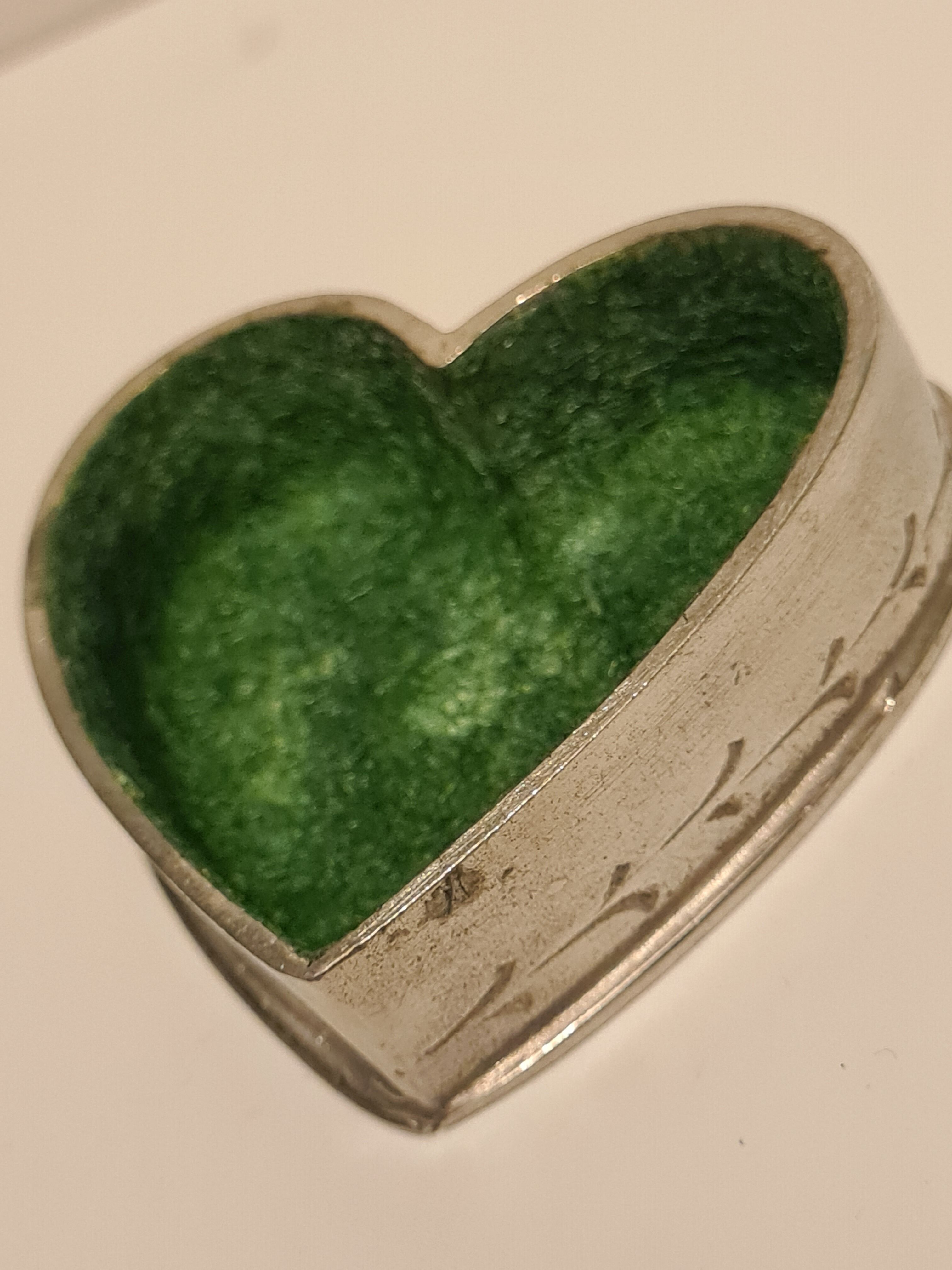 Small tin box carved heart floral decoration
