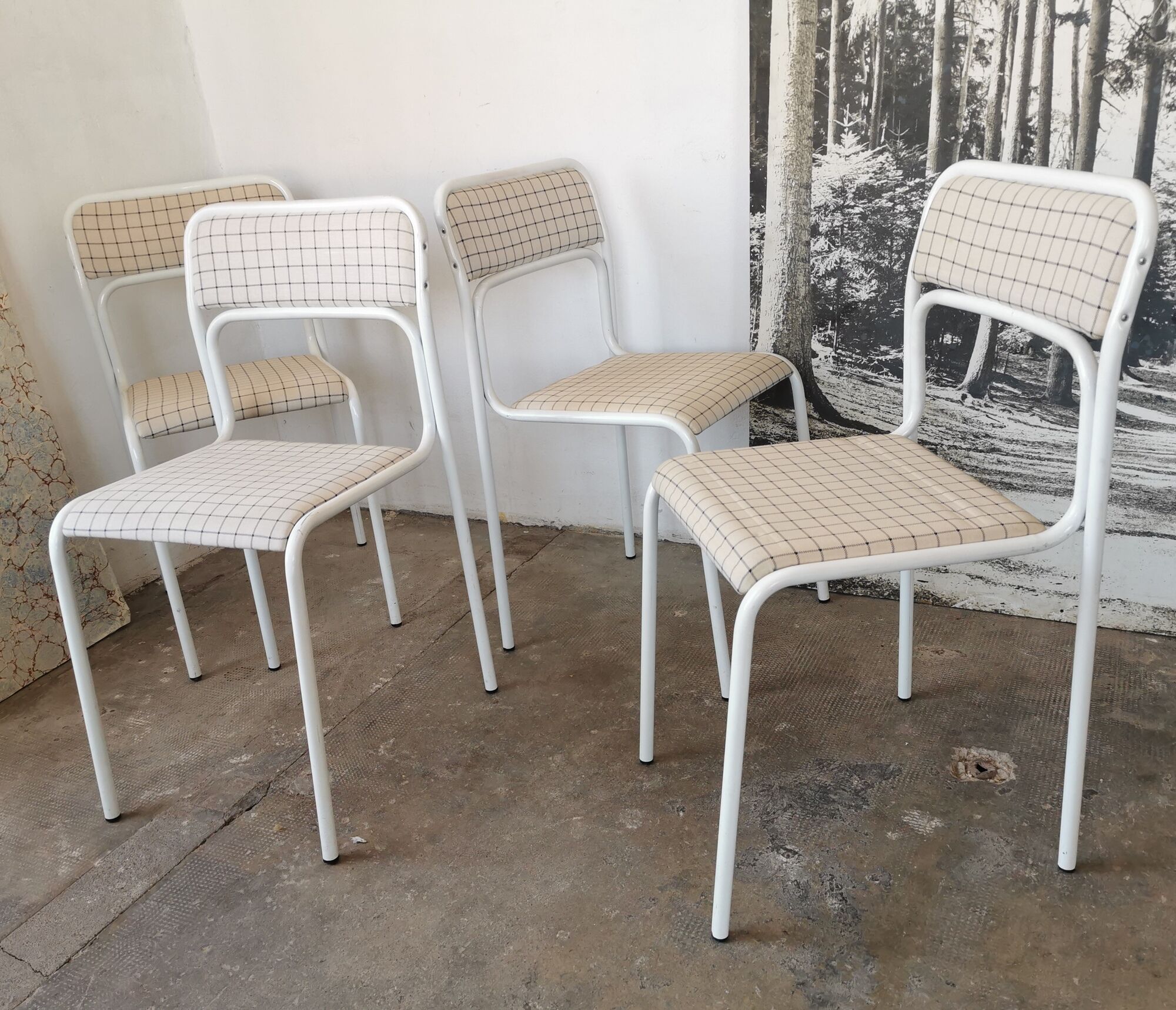 Set of 4 tubular metal chairs from the 90s