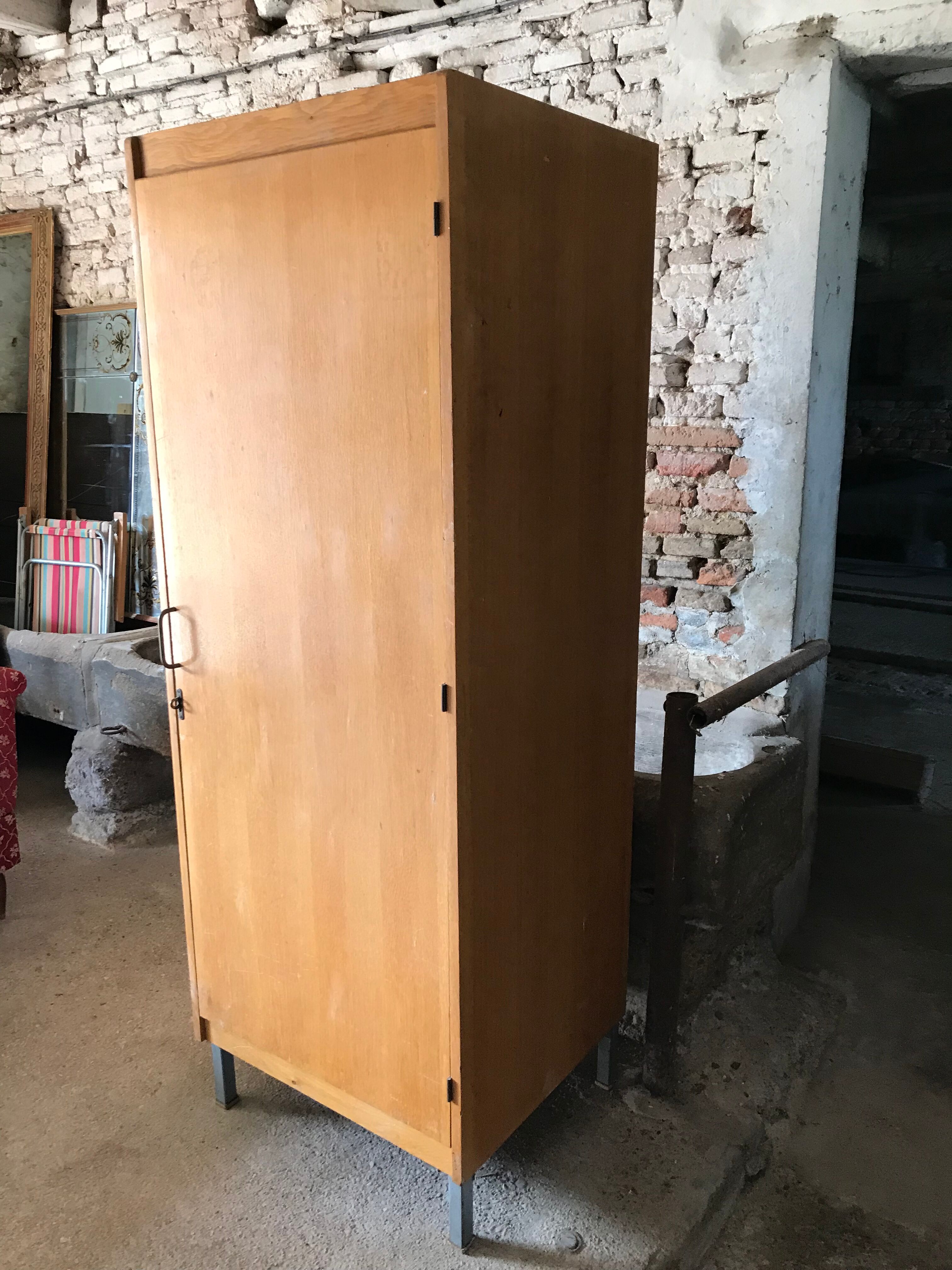 Armoire d’internat chêne 1960