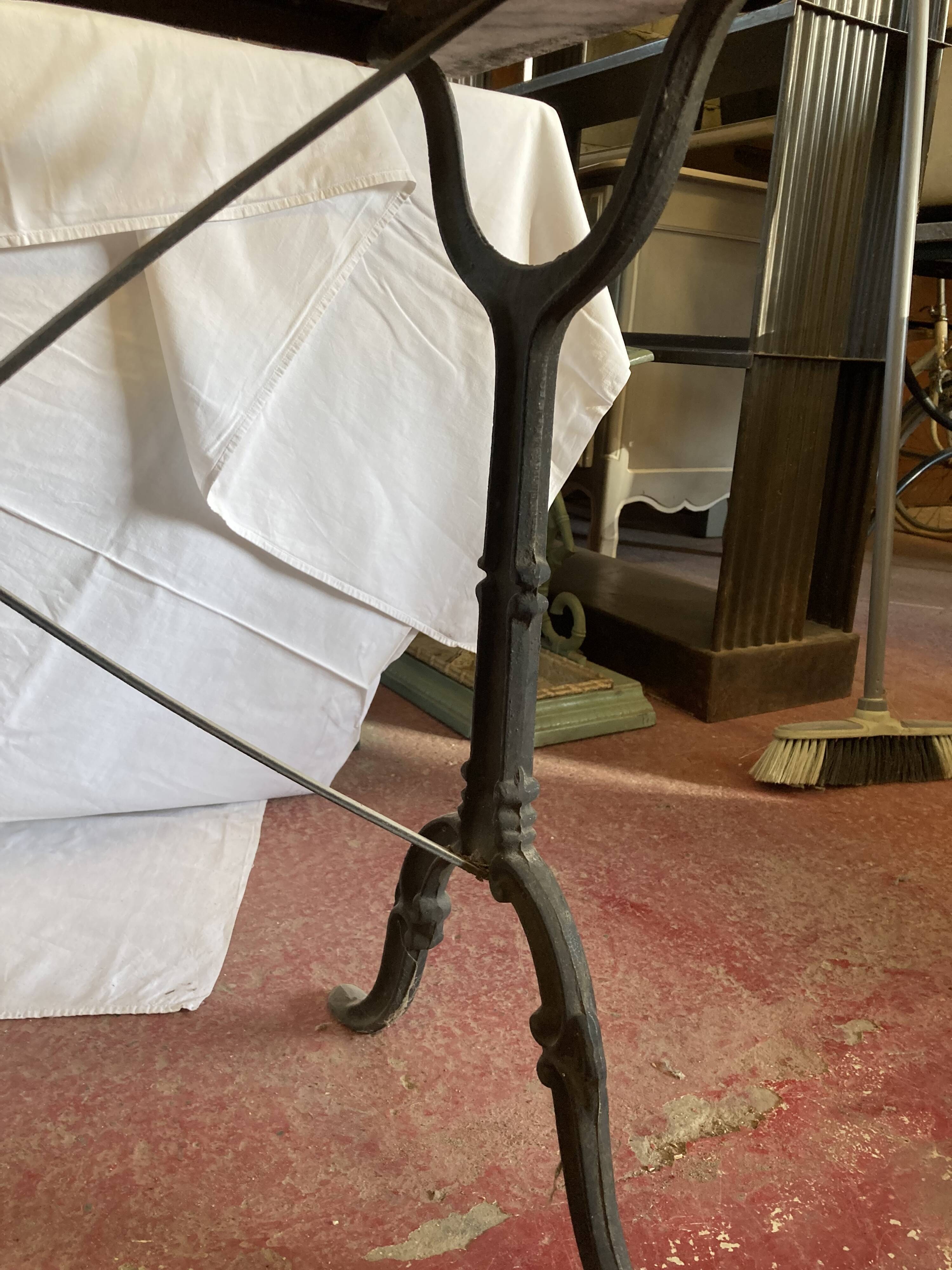 Table de bistrot provencal base cast iron marble top early twentieth century
