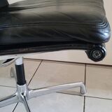 Fauteuil EA208 soft pad Charles et Ray Eames édition Herman Miller