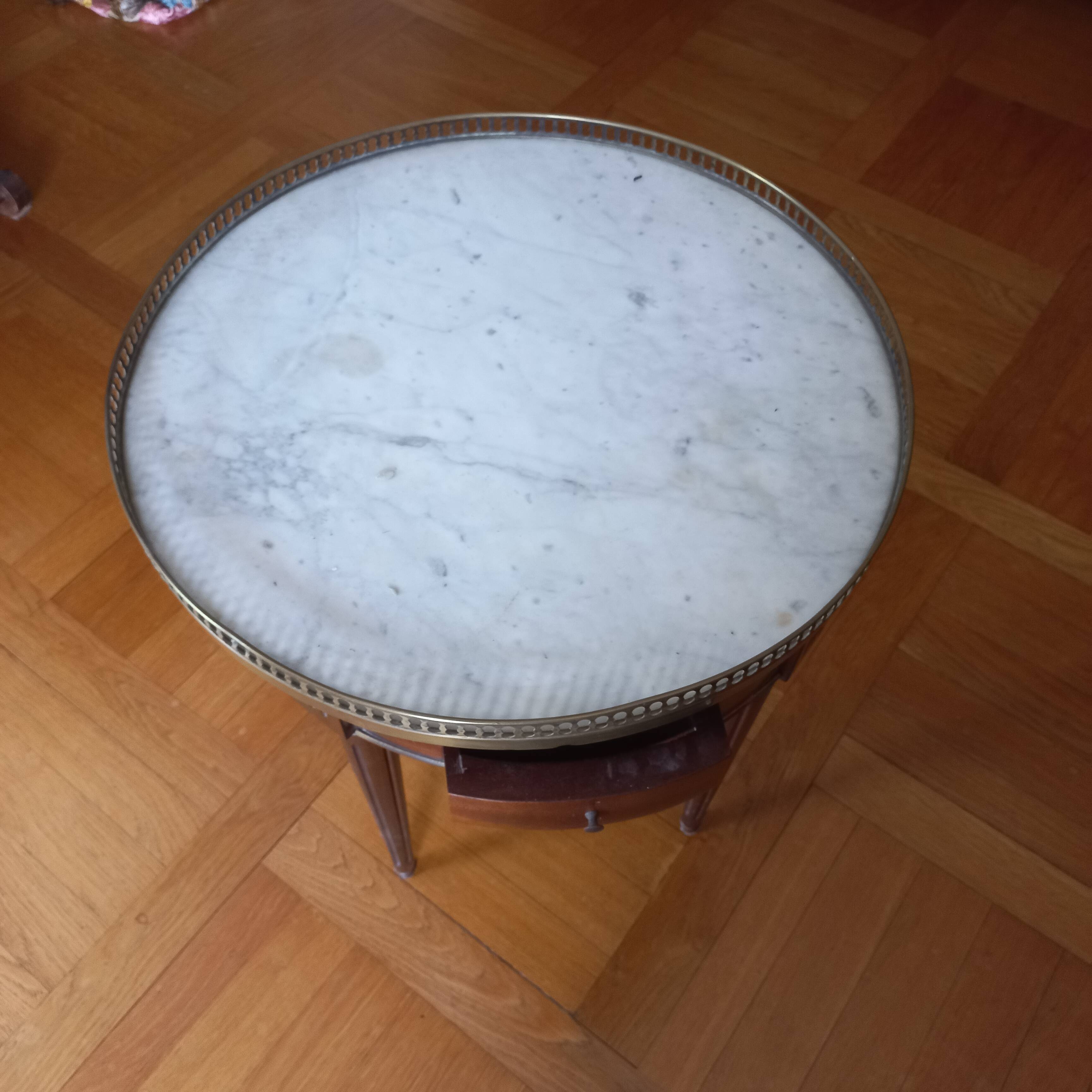 Hot water bottle pedestal table