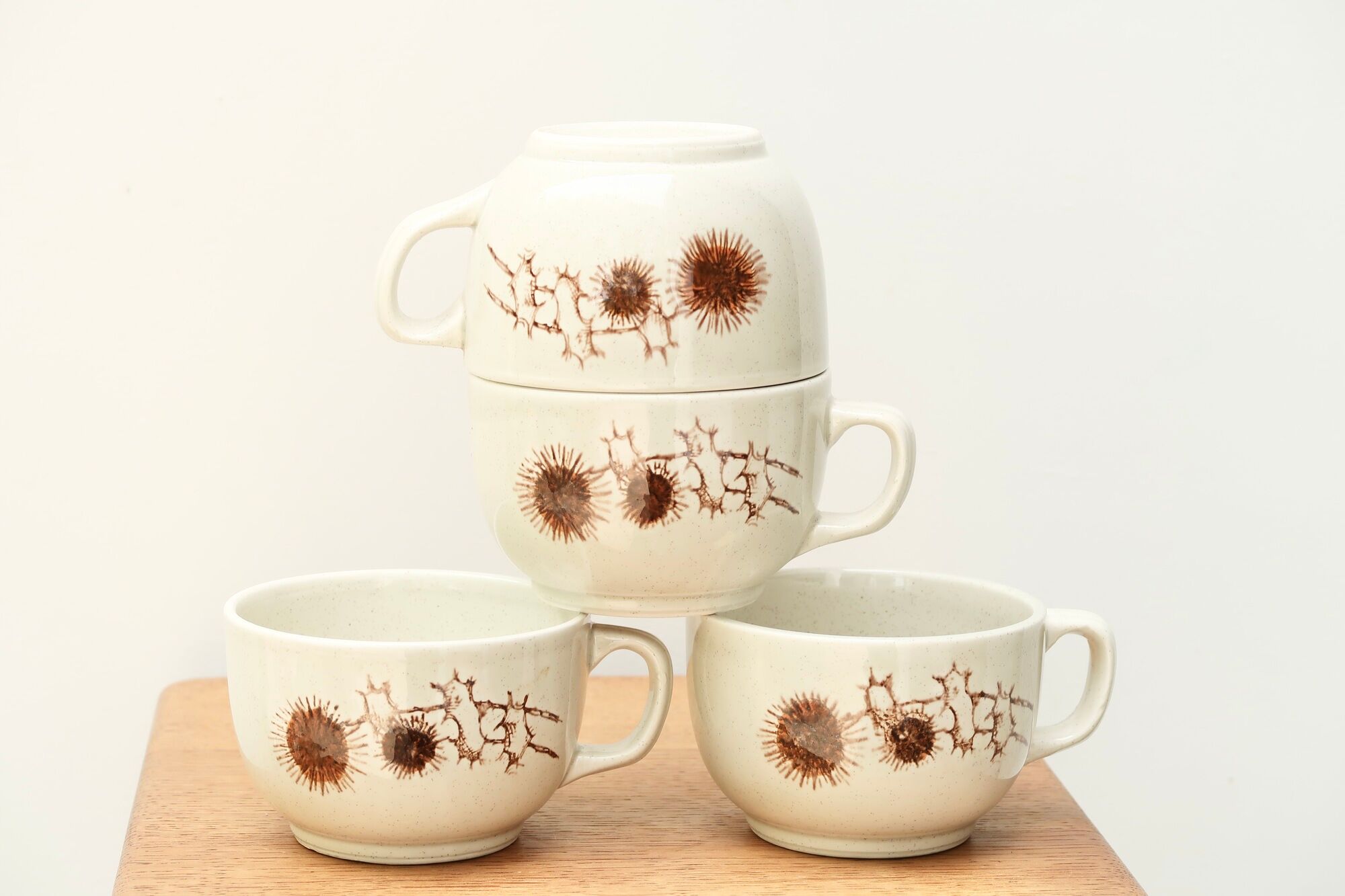 Set of 4 chocolate cups or tea Sarreguemines Les Chardons, 70s