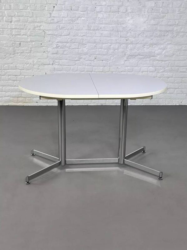 Table de repas ovale et extensible des années 50 chrome et formica