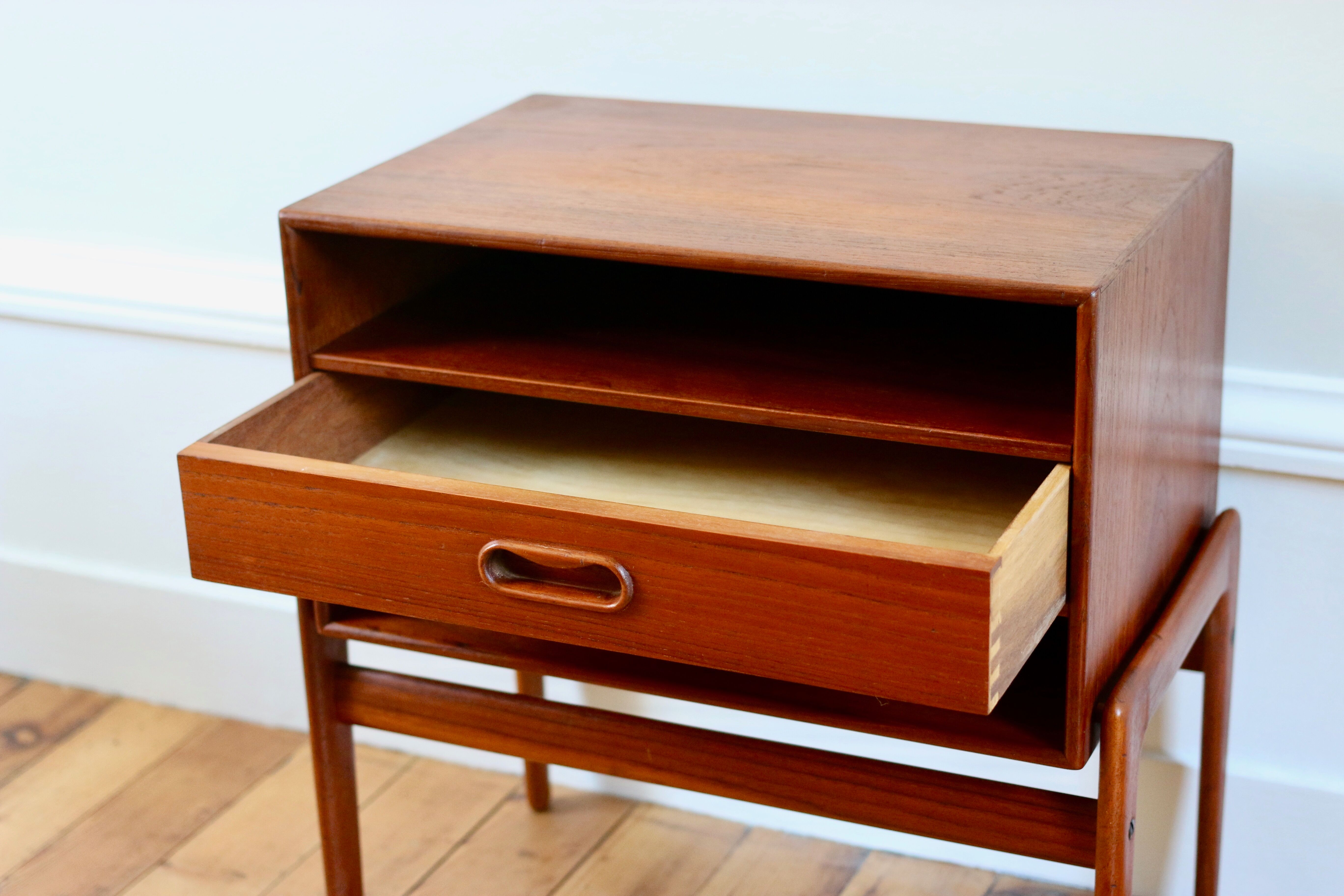 Scandinavian bedside table teak Arne Vodder 1960