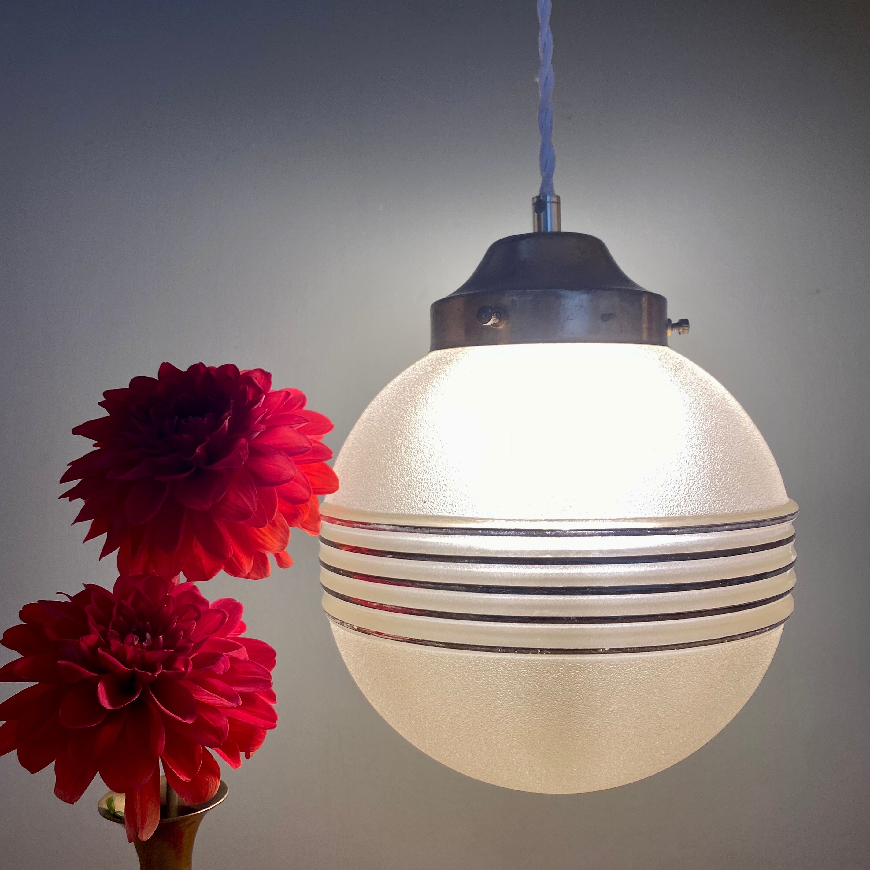 Vintage art deco globe pendant lamp in yellow and gold granite glass