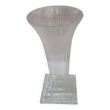 Crystal vase piedouche