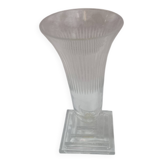 Crystal vase piedouche