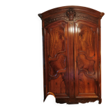 Lyonese walnut wardrobe from the 18th century.