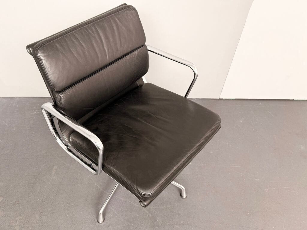 Fauteuils Soft Pad Alu EA 208 par Charles et Ray Eames pour Vitra, Allemagne, années 1970.