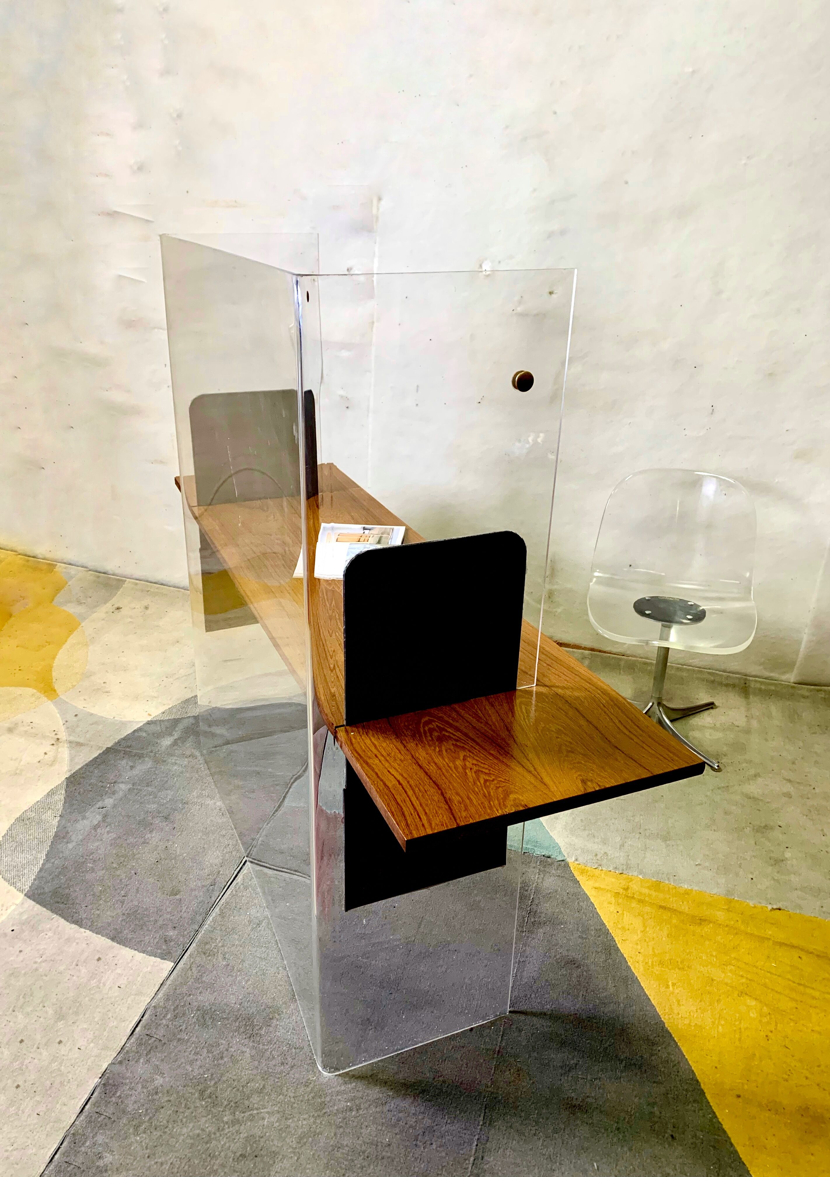 Bureau space age roomdivider 1980
