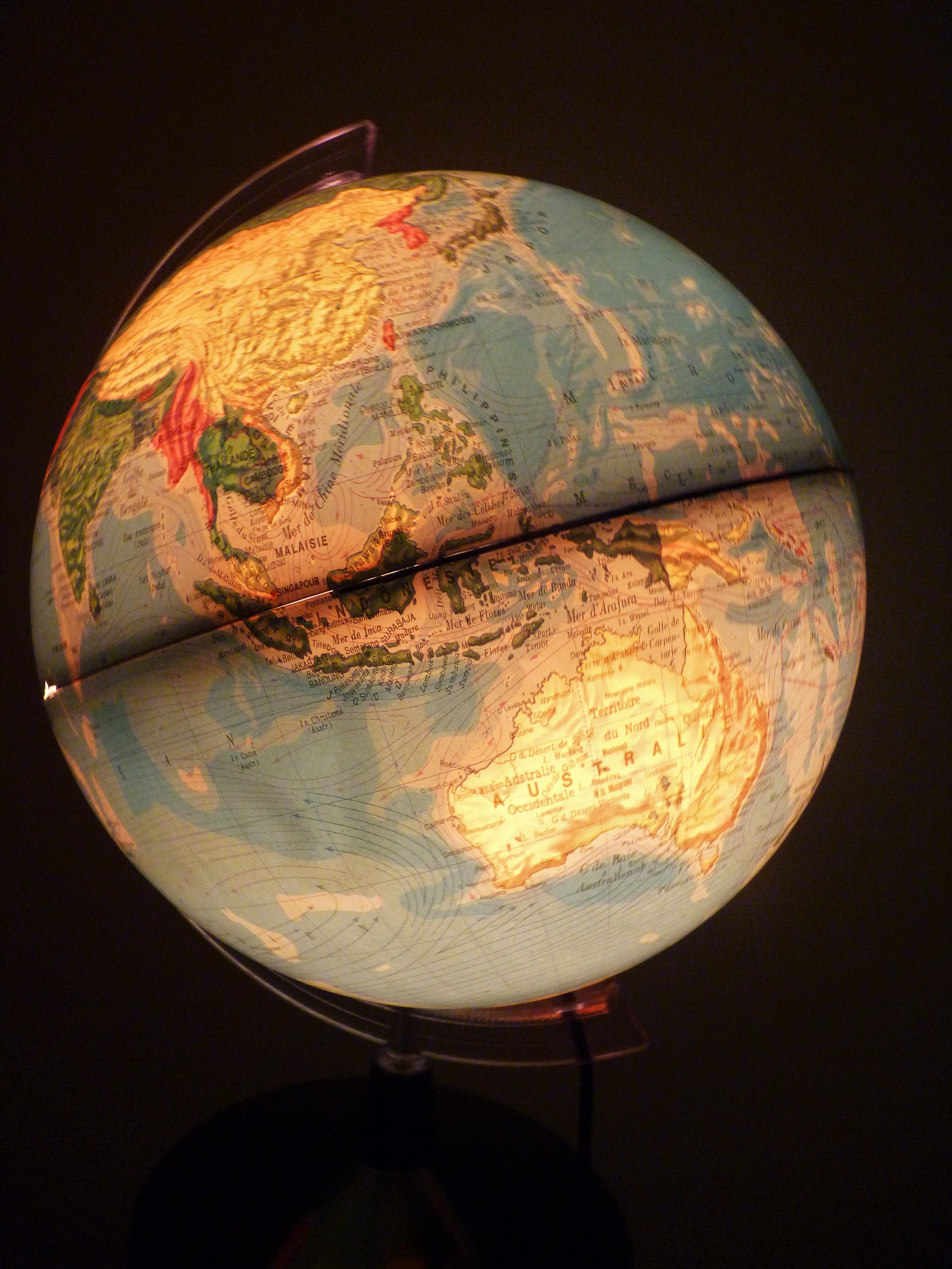 Luminous globe year 80